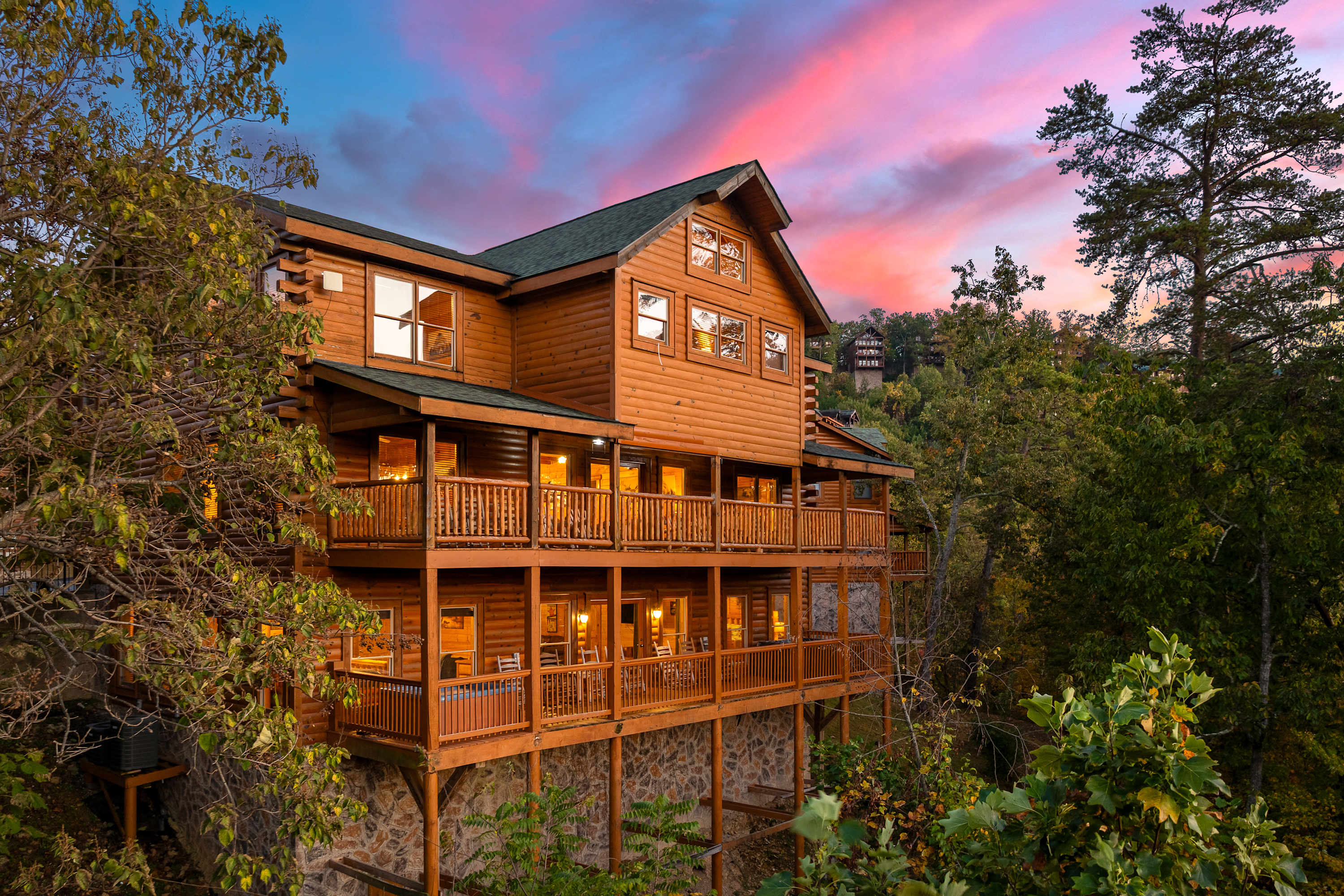Large Group Cabin for 60, Two Hot Tubs , Theater and Game Room, Resort Pool — Pigeon Forge, TN — vacation rental