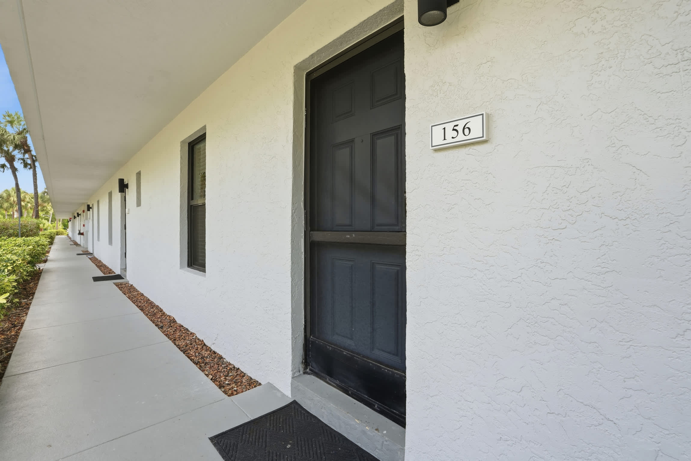 J 156 Updated Designer Furnished With Lake Views | Photo 8