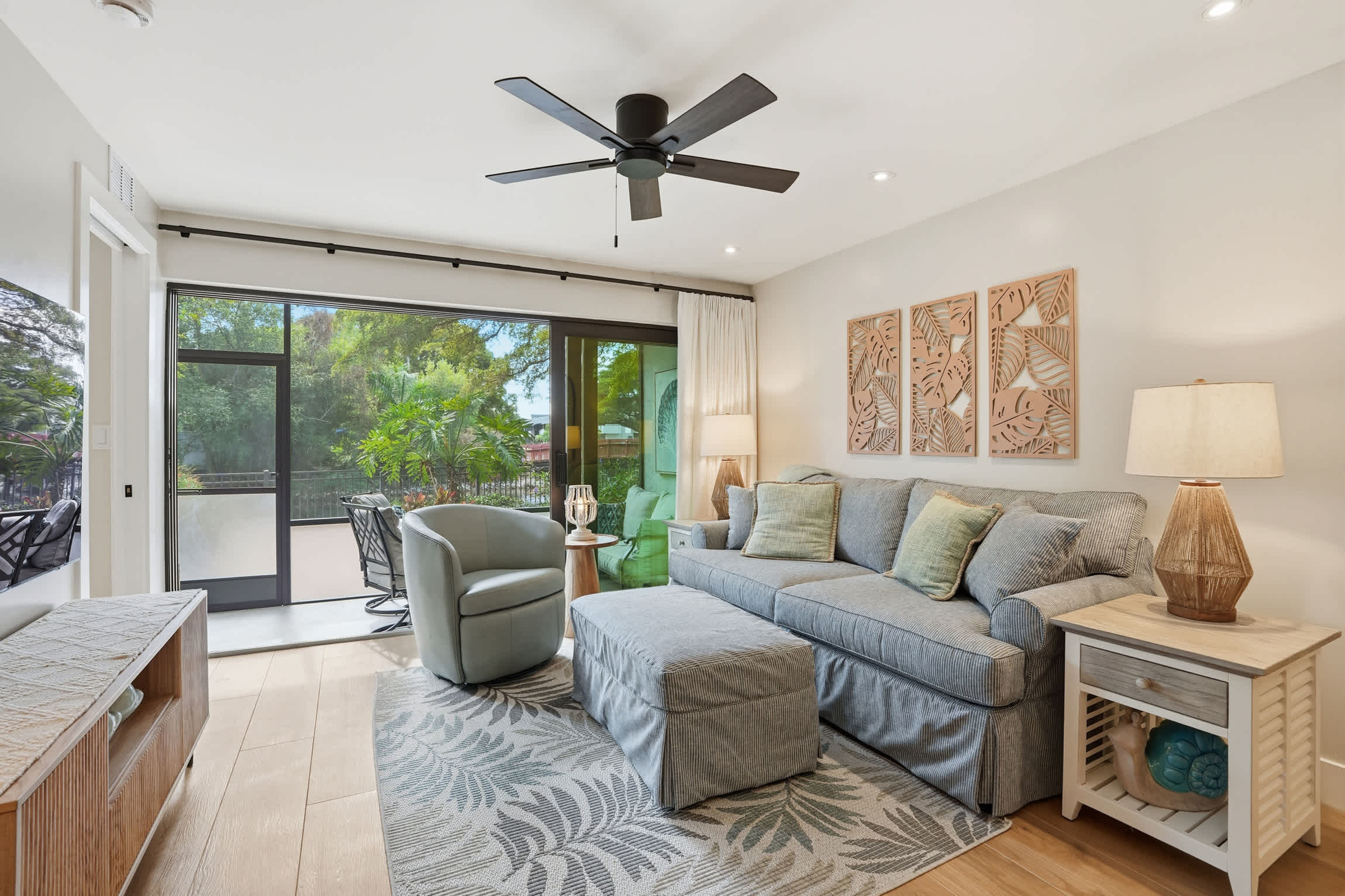 J 156 Updated Designer Furnished With Lake Views | Photo 10