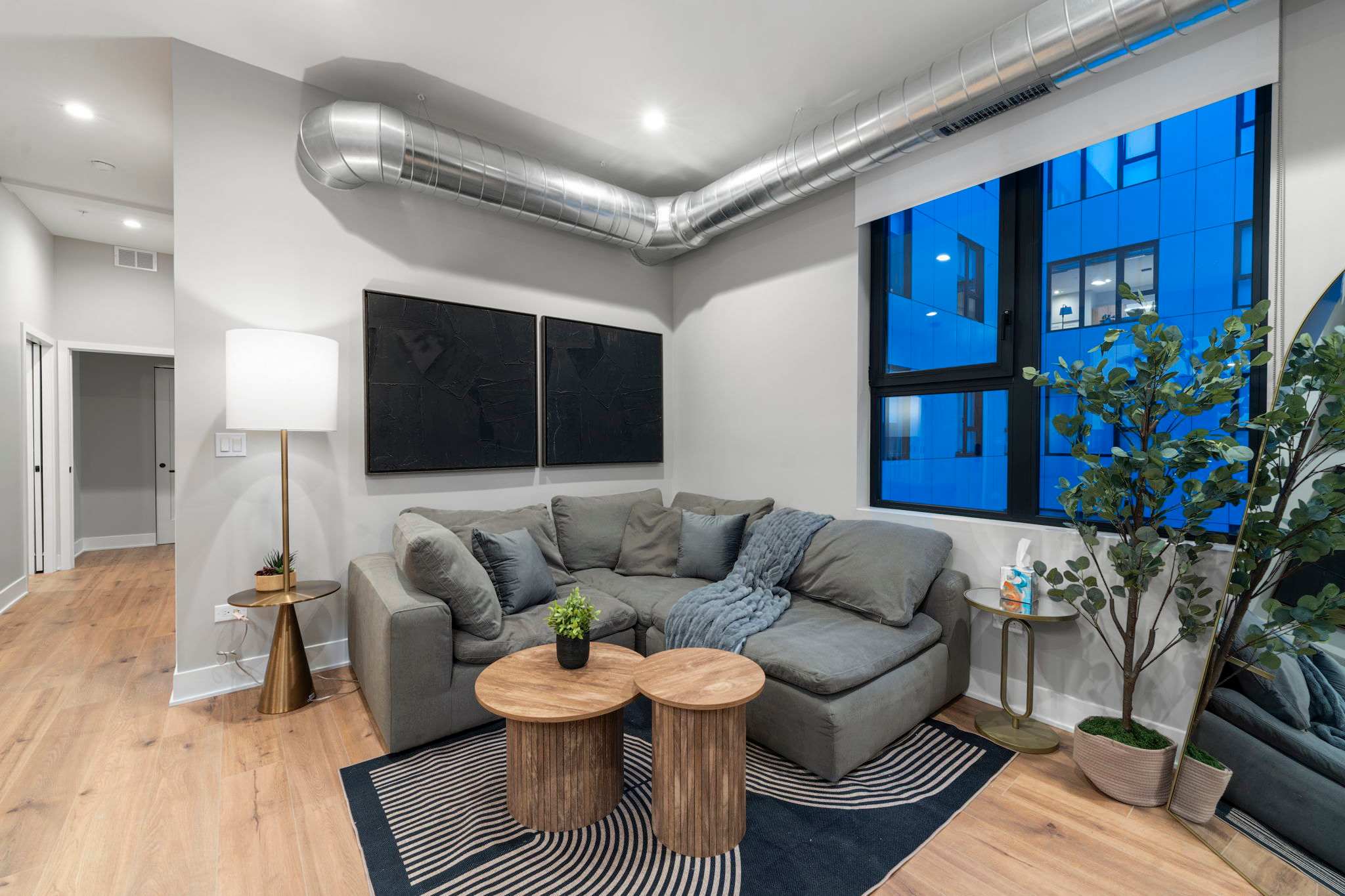 Modern Edgewater Apartment: 2BD 2BA with Parking! β Chicago, IL β vacation rental