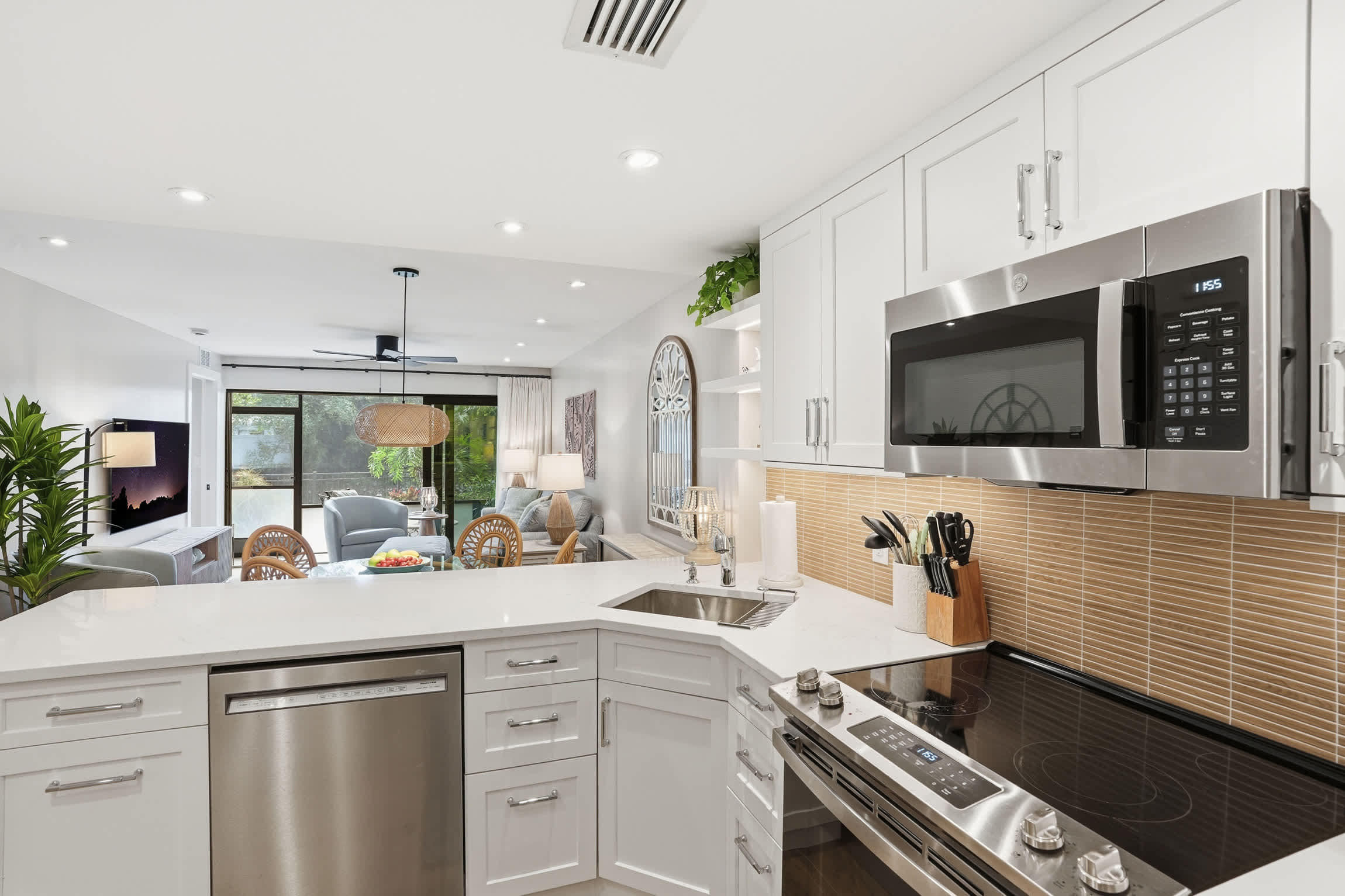 J 156 Updated Designer Furnished With Lake Views | Photo 16