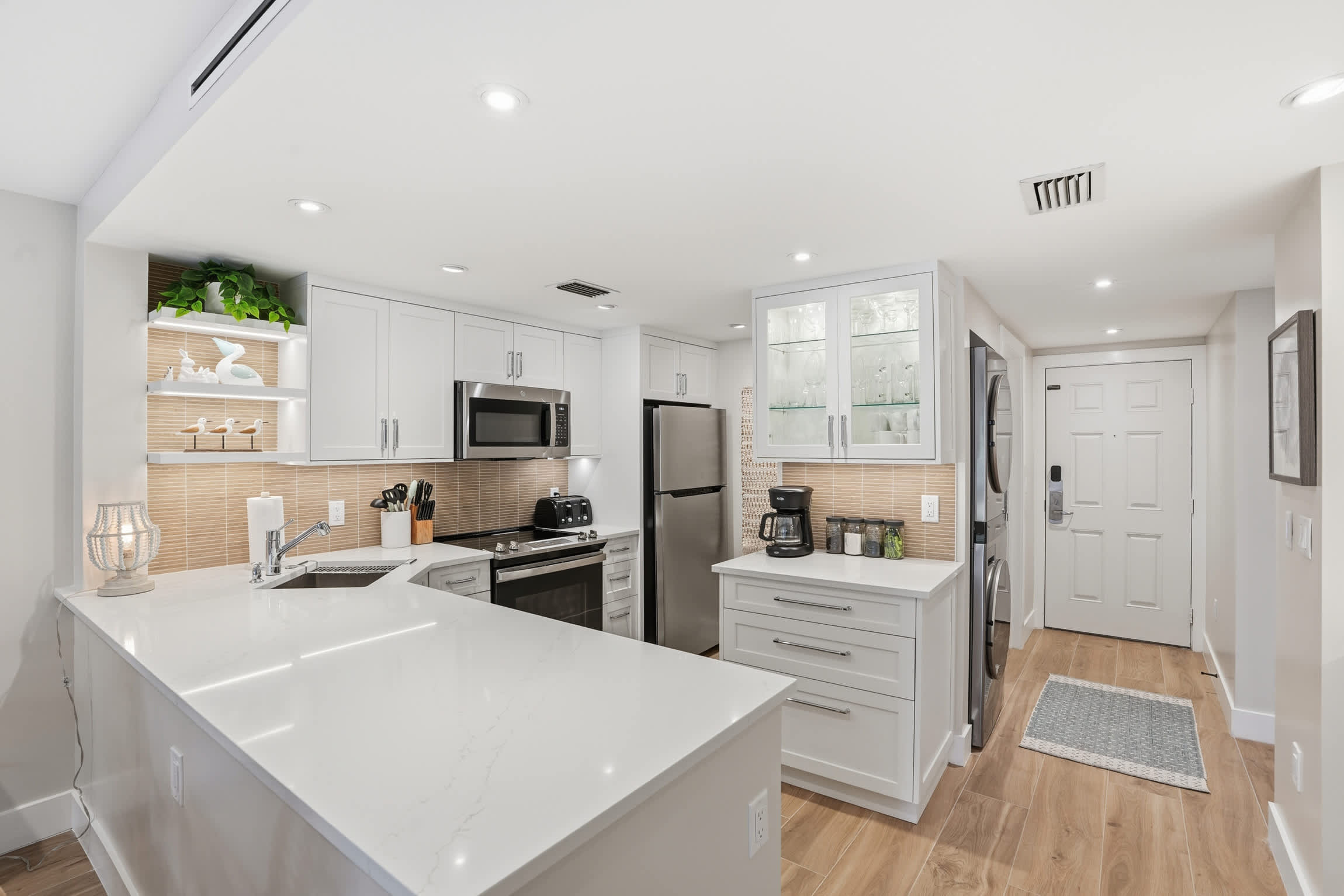 J 156 Updated Designer Furnished With Lake Views | Photo 20