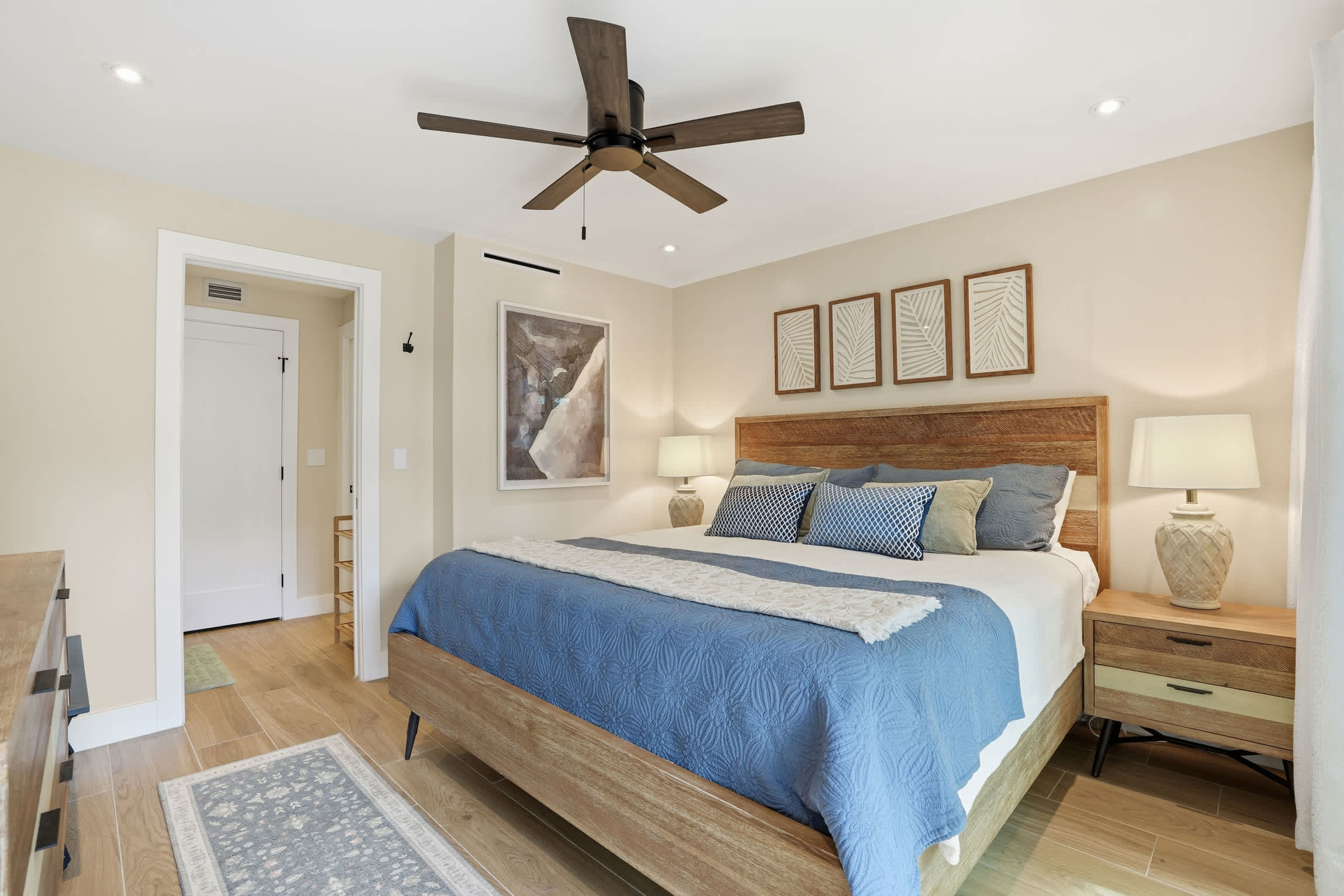 J 156 Updated Designer Furnished With Lake Views | Photo 3