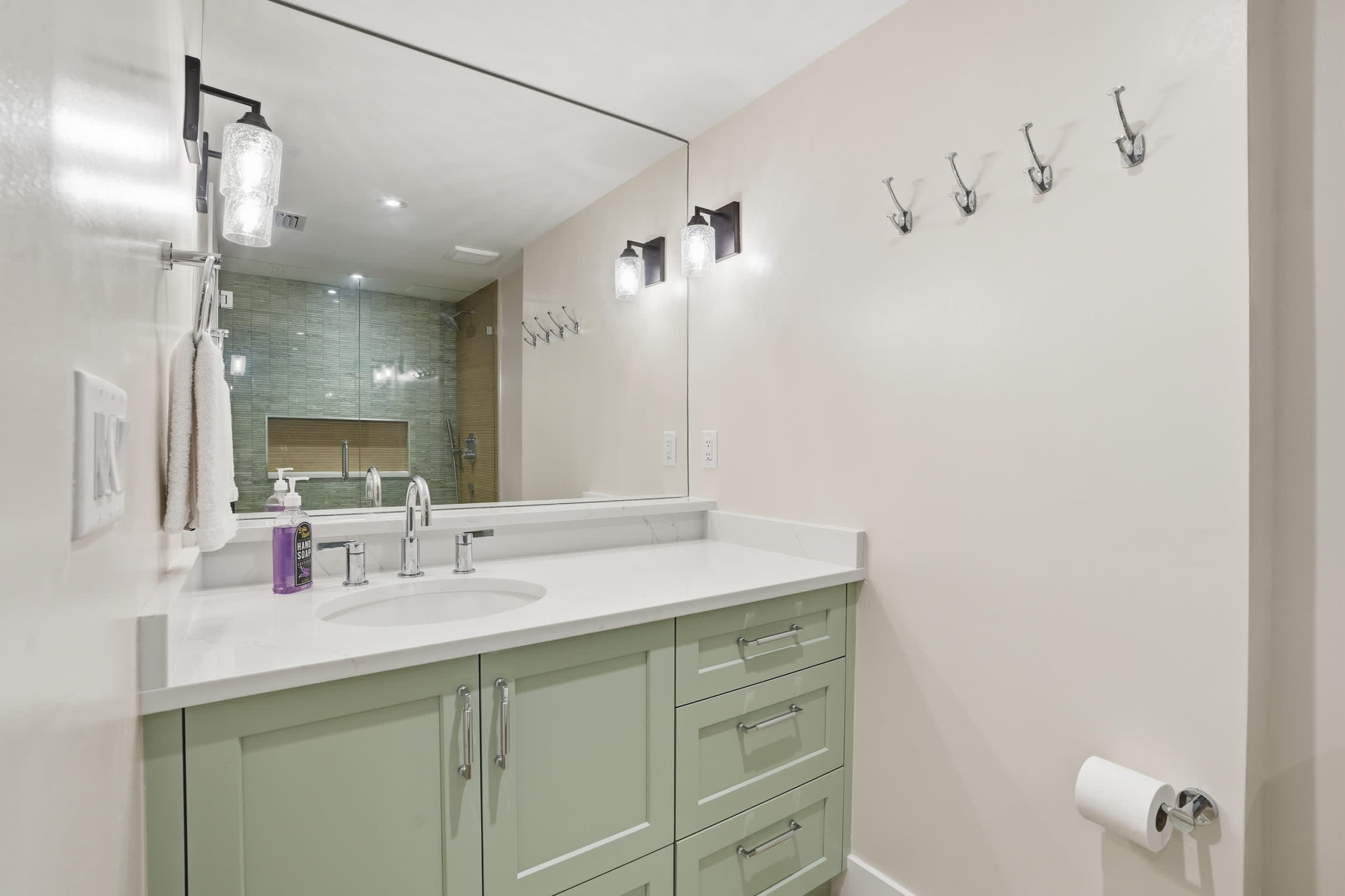 J 156 Updated Designer Furnished With Lake Views | Photo 25