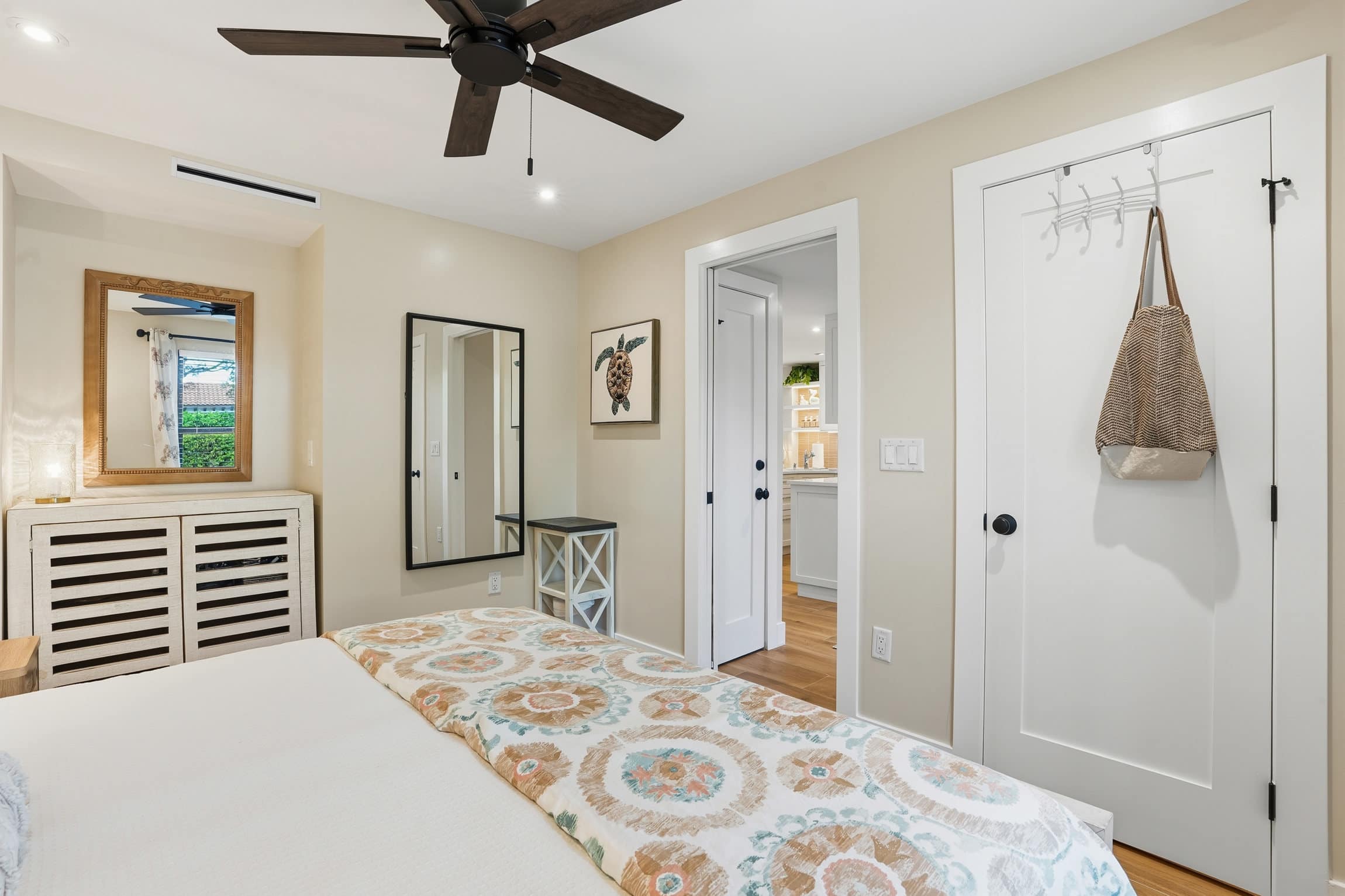 J 156 Updated Designer Furnished With Lake Views | Photo 27