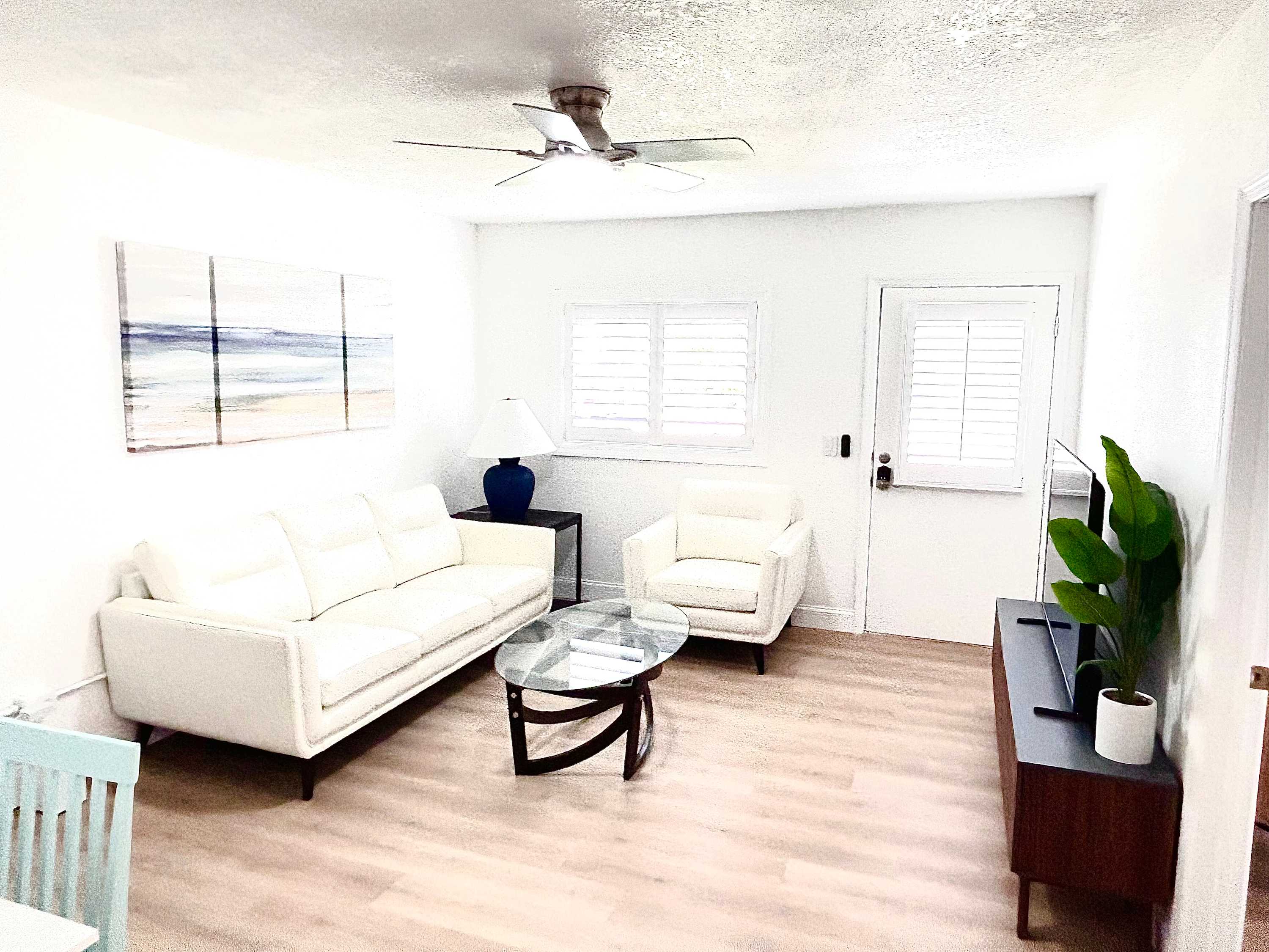 Newly Renovated Modern Apartment - 1 of 2