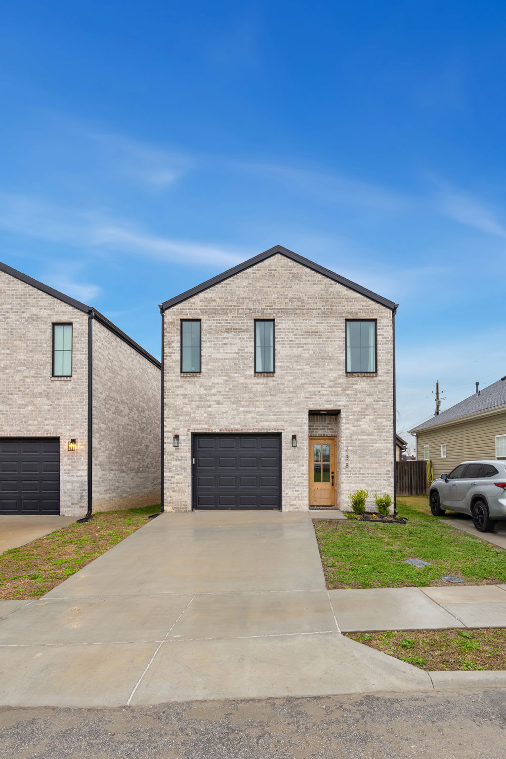 Downtown Luxe-Easy 0.7 mi walk to DT-New/Modern 3