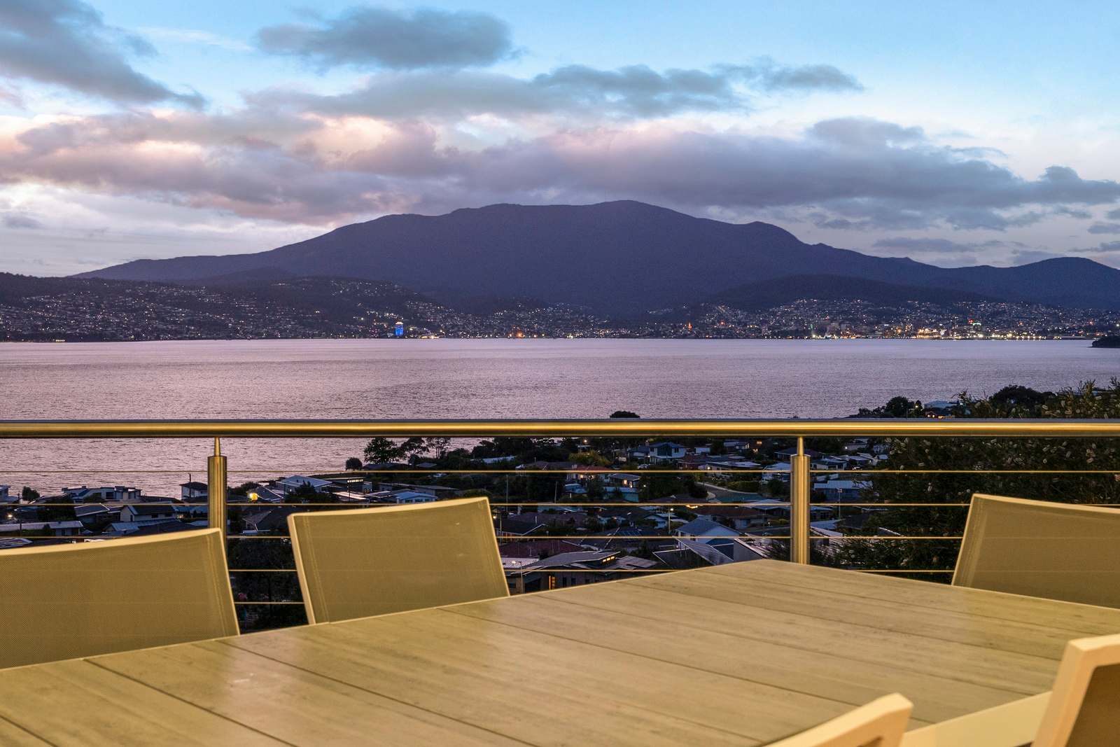 "House on the Hillside" with City Views Sleeps 12 — Howrah, TAS — vacation rental
