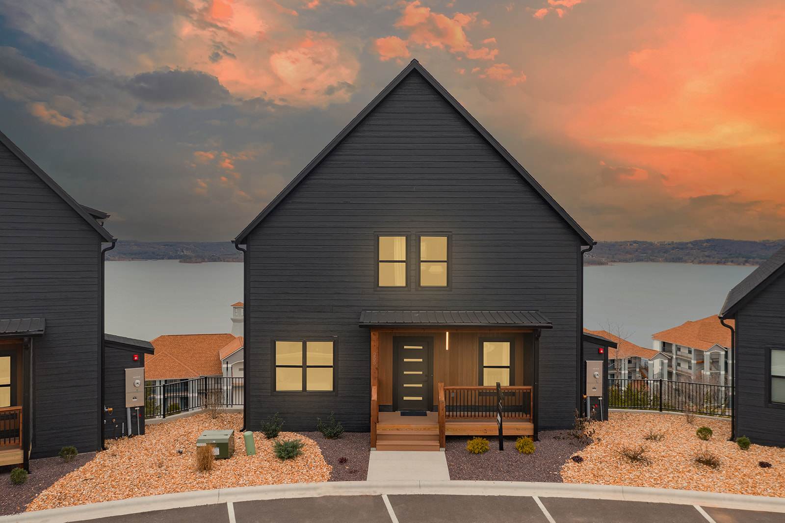 Sleeps 24 Lakefront - Arcades - 2Pools - Hot Tub — Hollister, MO — vacation rental