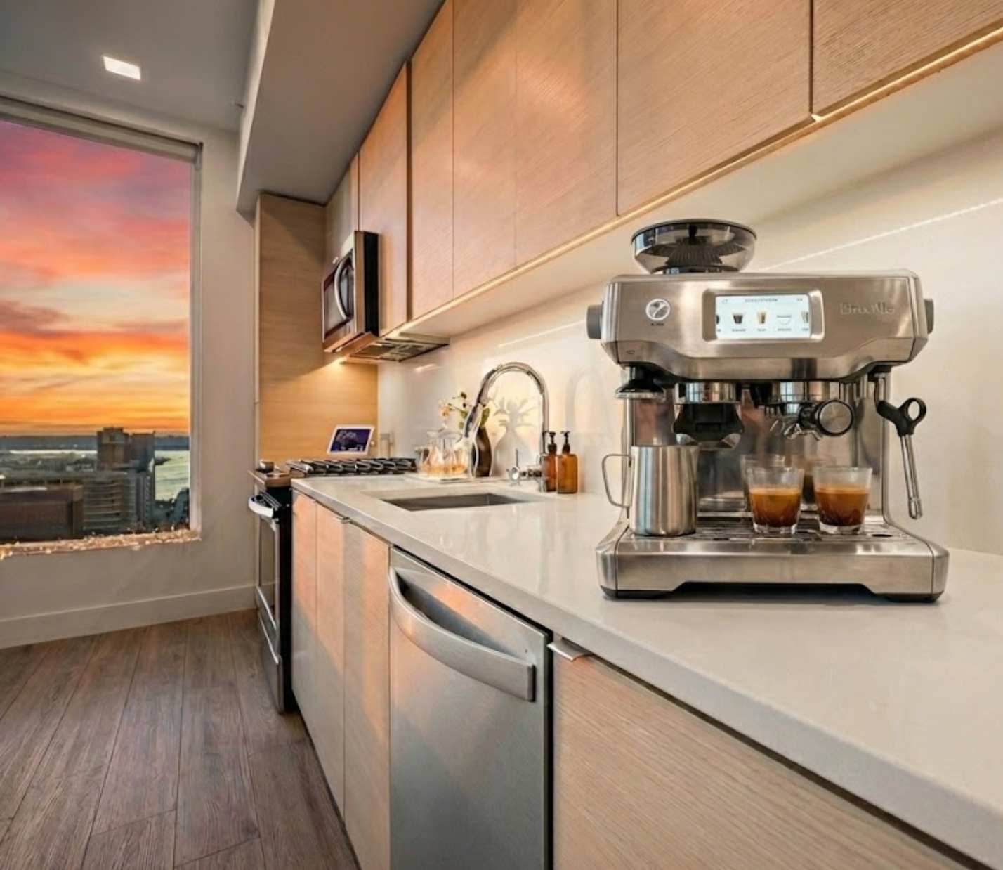 Sub-Penthouse 39th Fl Ā· Ocean Views Ā· Gaslamp Qtr
