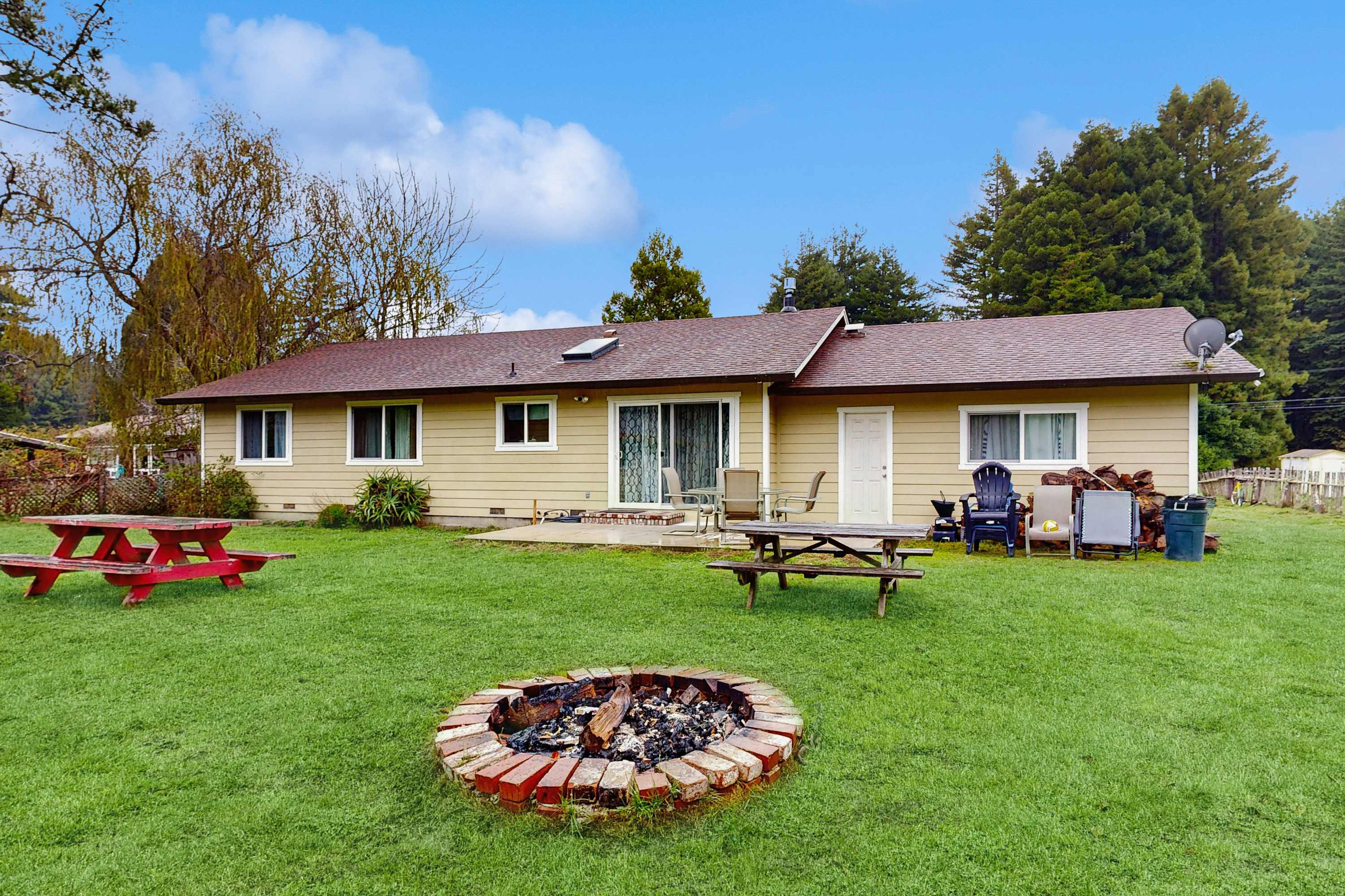 Family Favorite with Large Yard and BBQ — Fort Bragg, CA — vacation rental