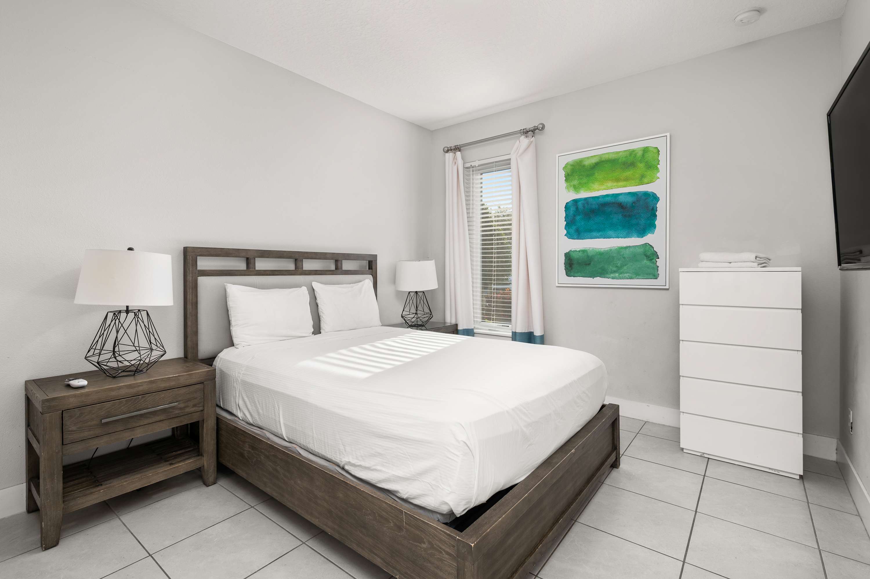 Townhouse w/ covered patio & full kitchen)