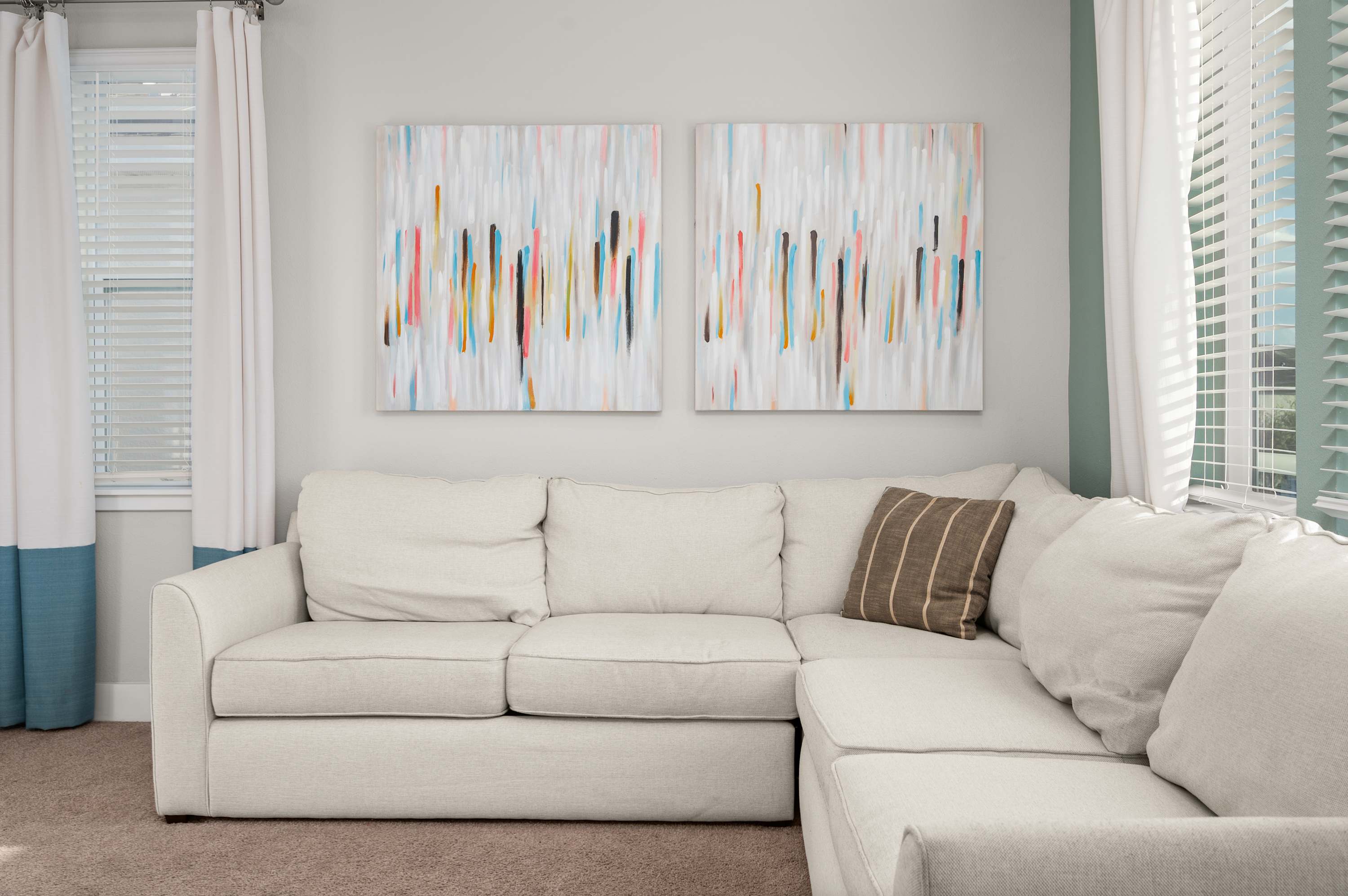 Townhouse w/ covered patio & full kitchen)