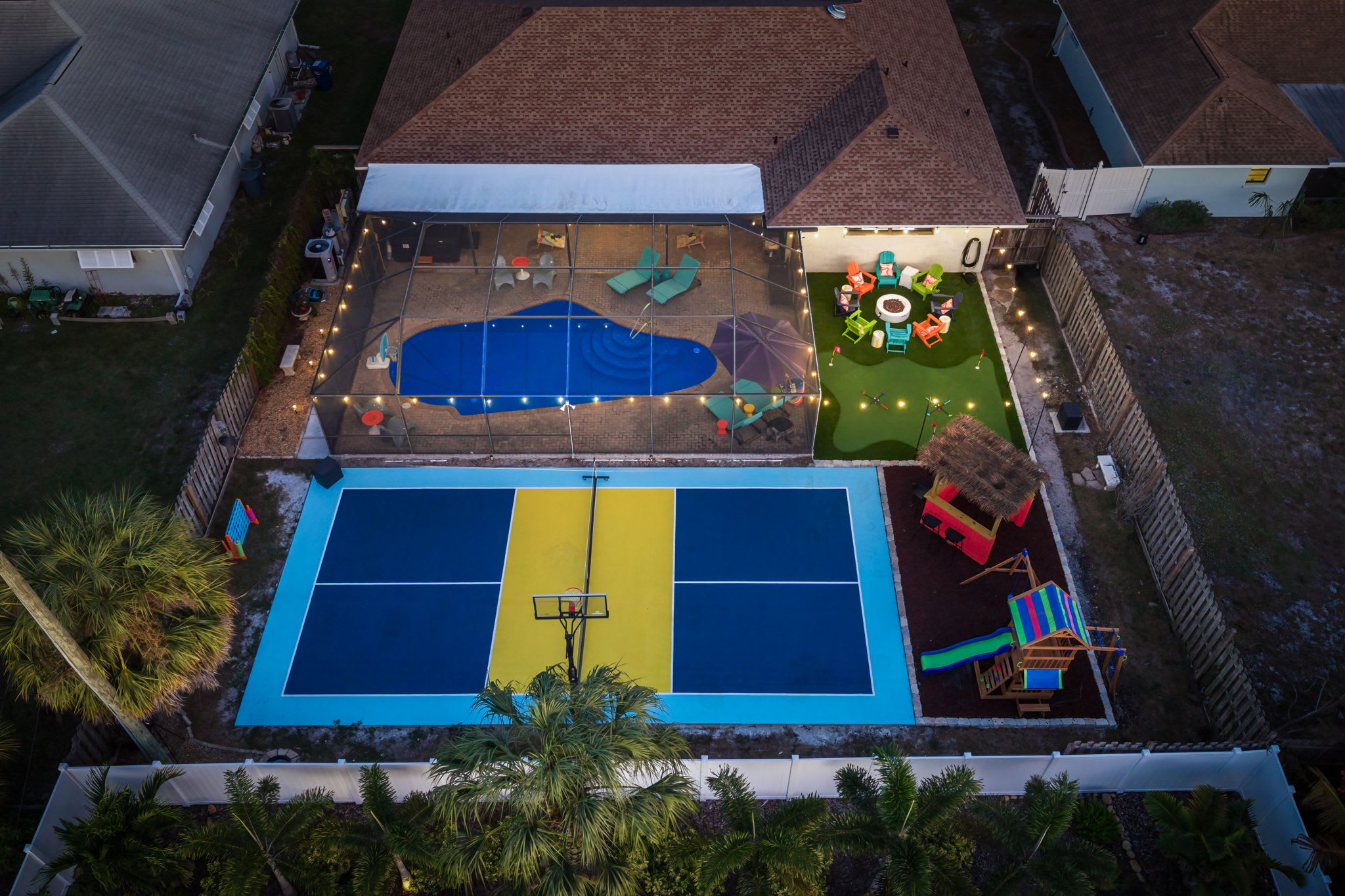 Sleeps 14 • Sport Court • Tiki Bar • Heated Pool — Bradenton, FL — vacation rental