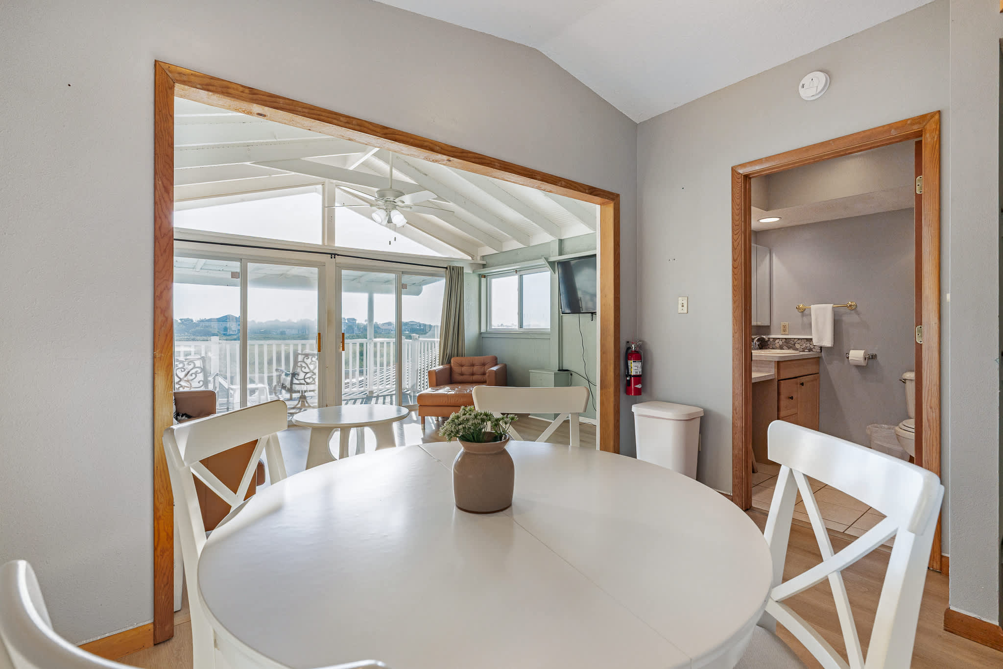 Sunset Suite | Pool | Waterfront Deck — photo 15