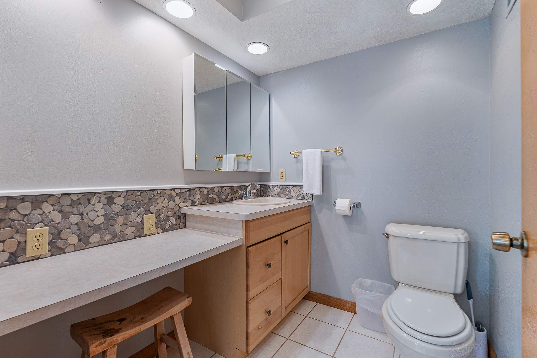 Sunset Suite | Pool | Waterfront Deck — photo 18