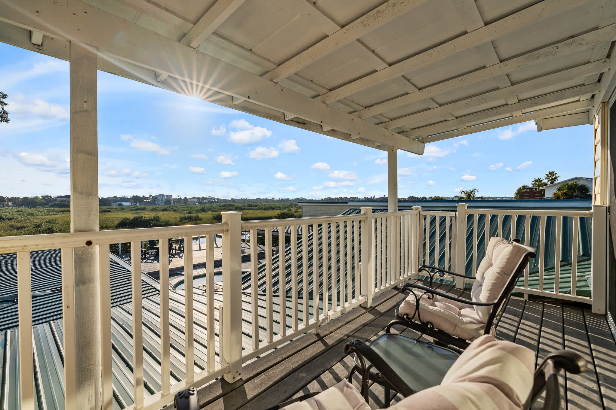 Sunset Suite | Pool | Waterfront Deck — photo 20
