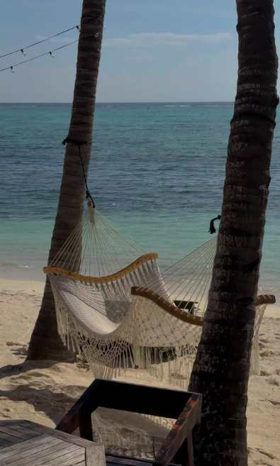 Relax in the hammock and let yourself be gently lulled to sleep by the sound of the waves.