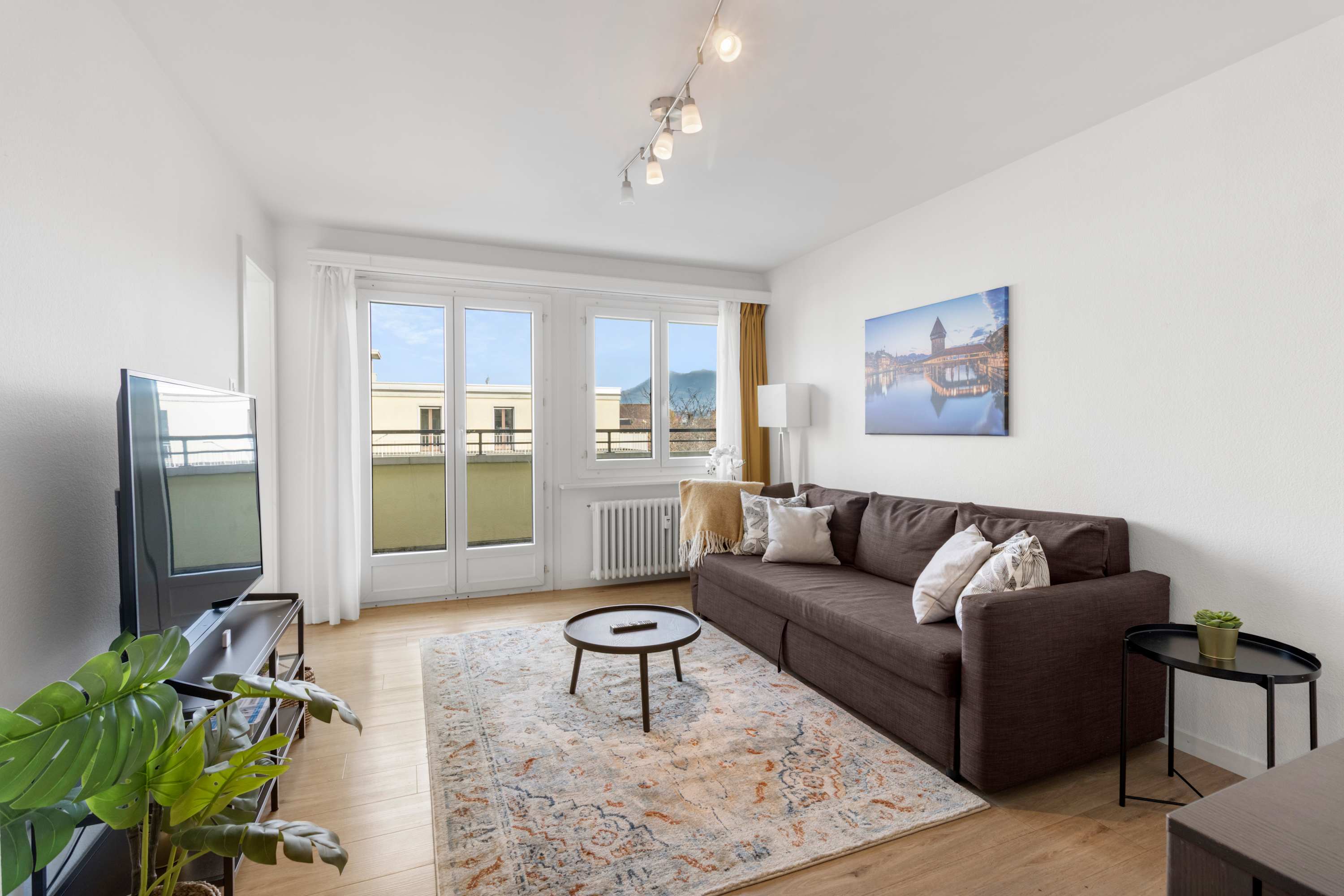 Cozy Central Lucerne Apartment with Balcony — Luzern, Kanton Luzern — vacation rental