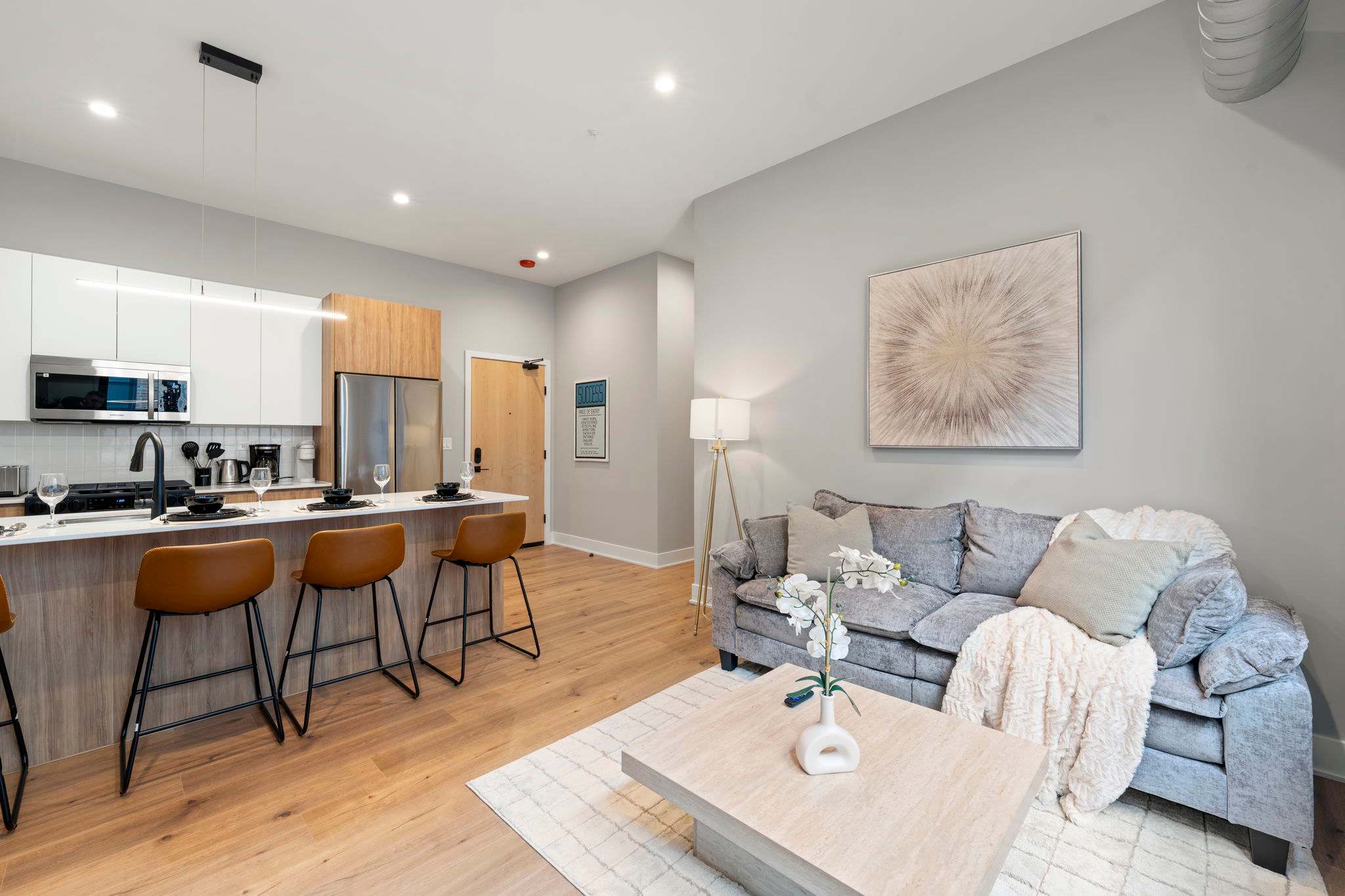 Cozy 2BD 2BA Apt! Steps to Lake with Gym & Parking β Chicago, IL β vacation rental