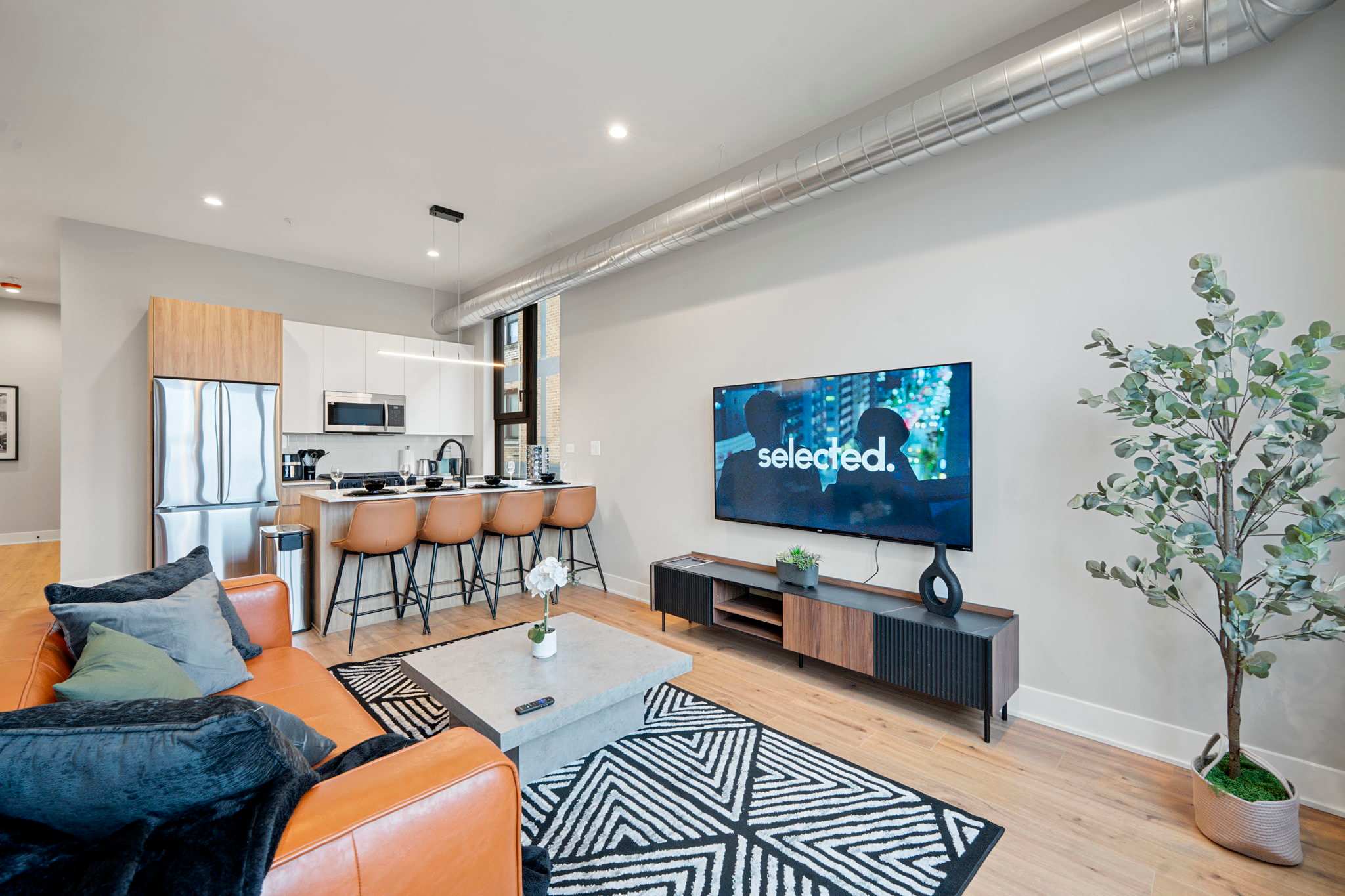 Edgewater Gem by the Lake! 2BR with Parking & Gym — Chicago, IL — vacation rental