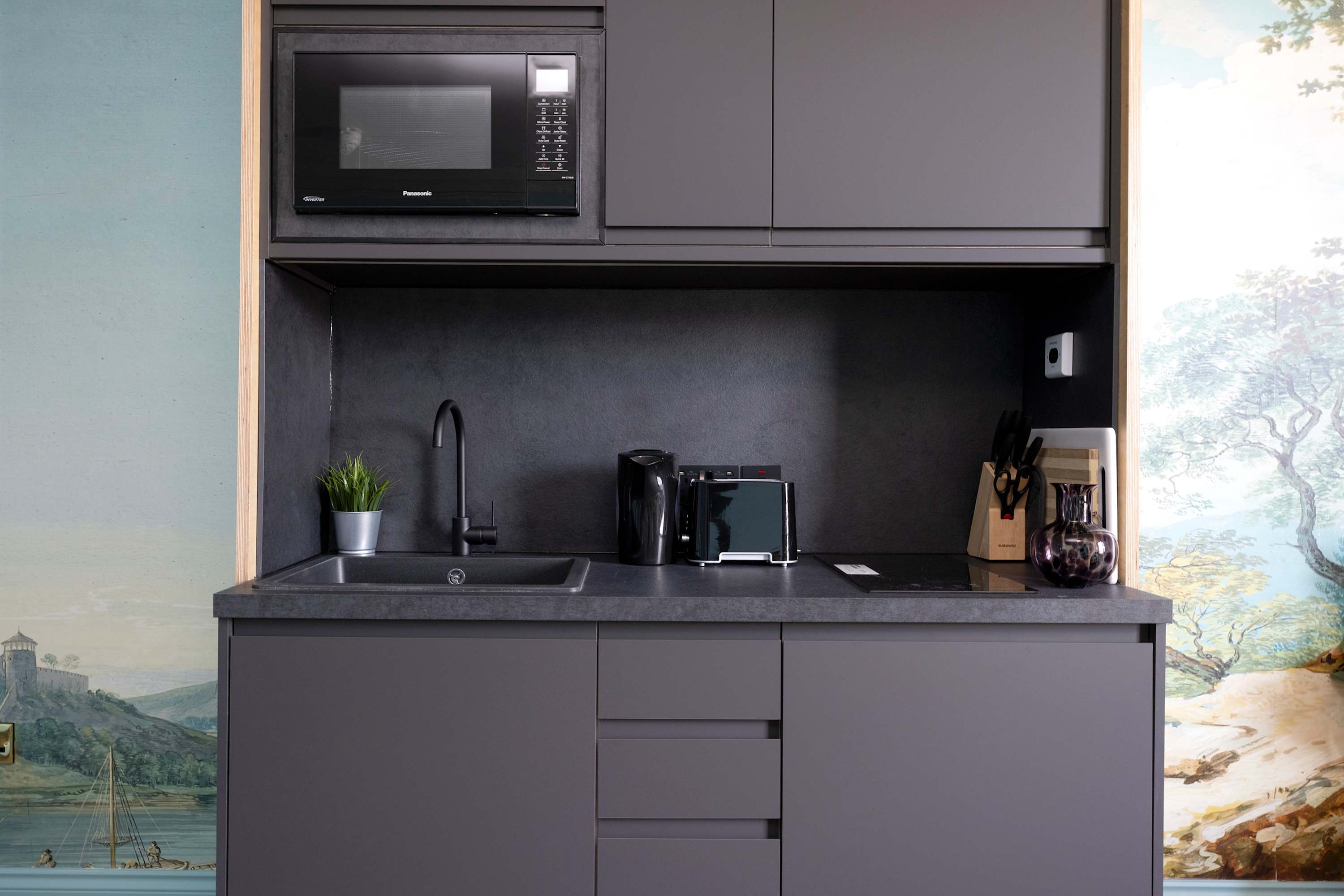 Superior Studio near the Castle-4th floor in Castle Street 30 EH2 3HT - Property image 5 - VivreStays