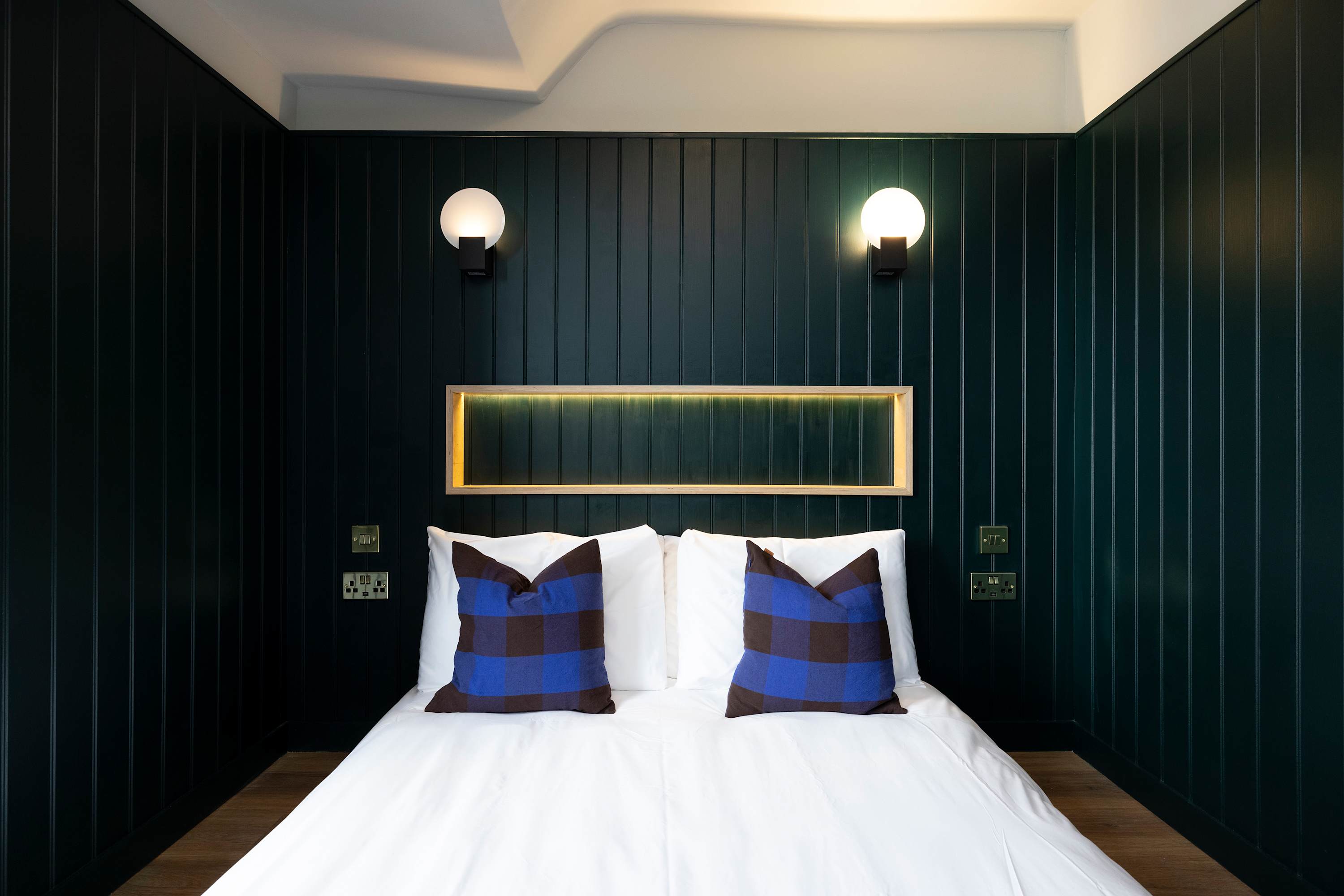 Superior Studio near the Castle-4th floor serviced apartment - Edinburgh - VivreStays