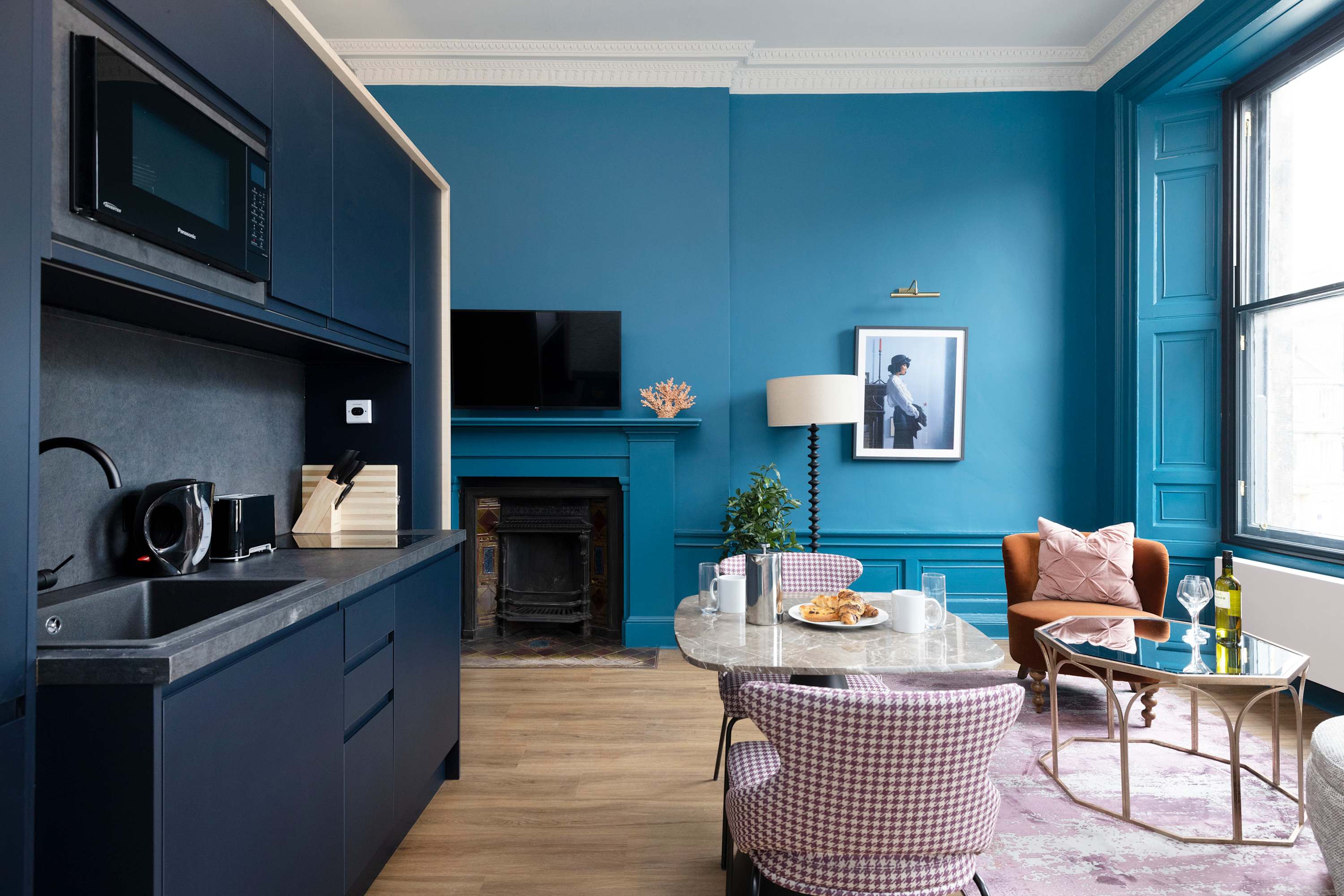 Bright Studio with Castle View in Castle Street 30 EH2 3HT - Property image 2 - VivreStays