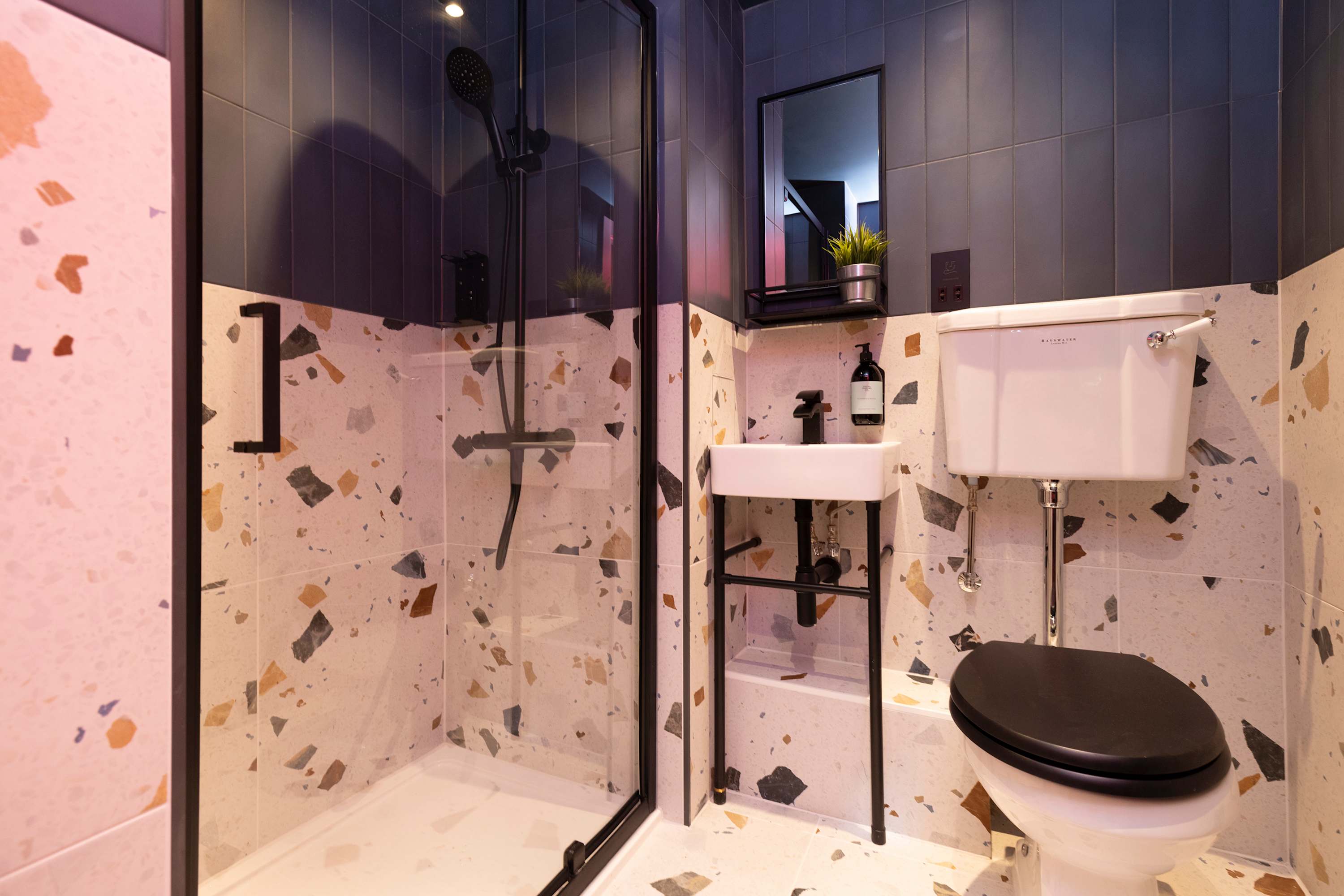 Elegant Studio 15 mins to the Castle in Castle Street 30 EH2 3HT - Property image 9 - VivreStays