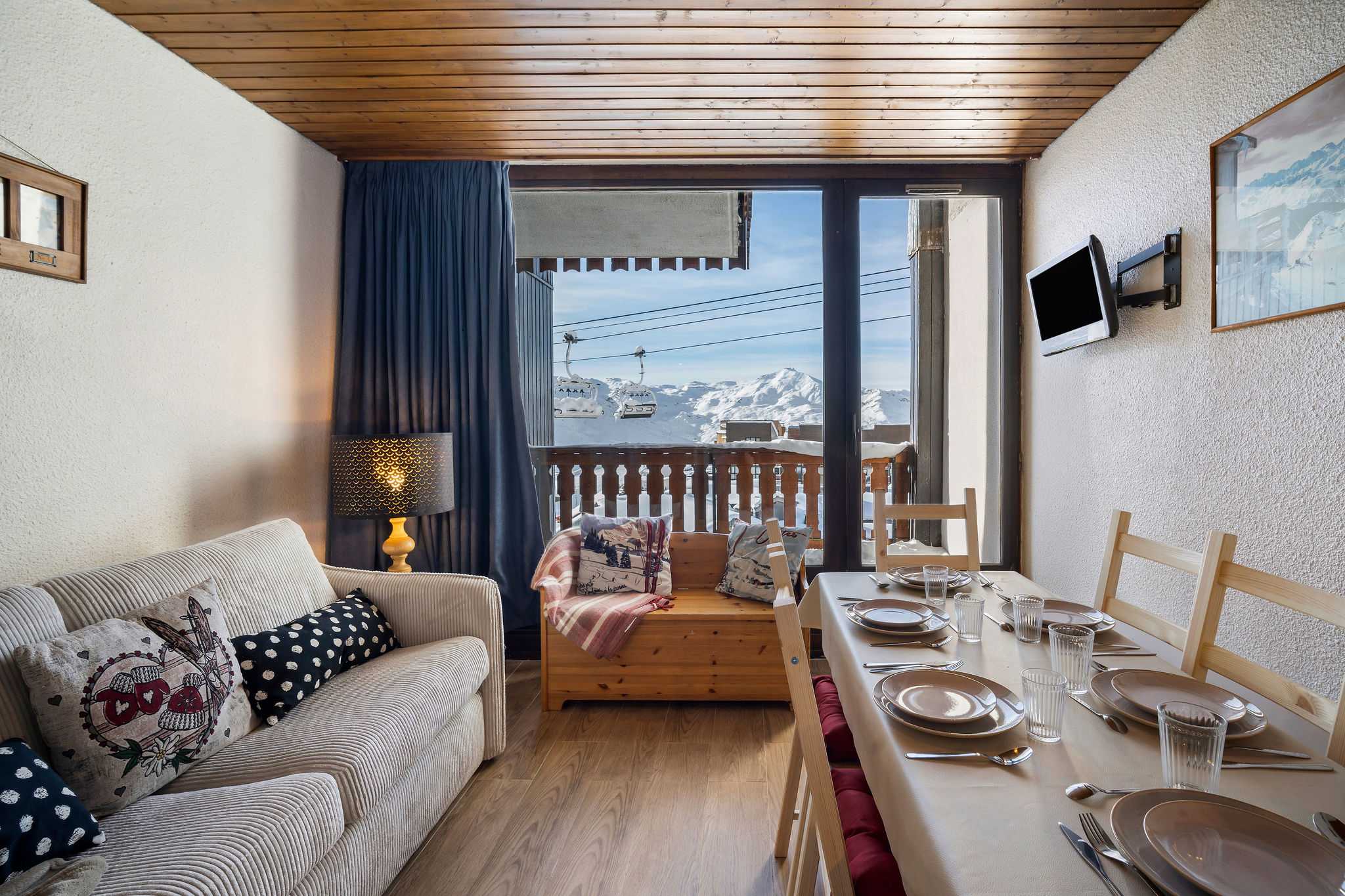 Ski-in Chalet-Style View Flat — Val Thorens, Auvergne-Rhône-Alpes — vacation rental