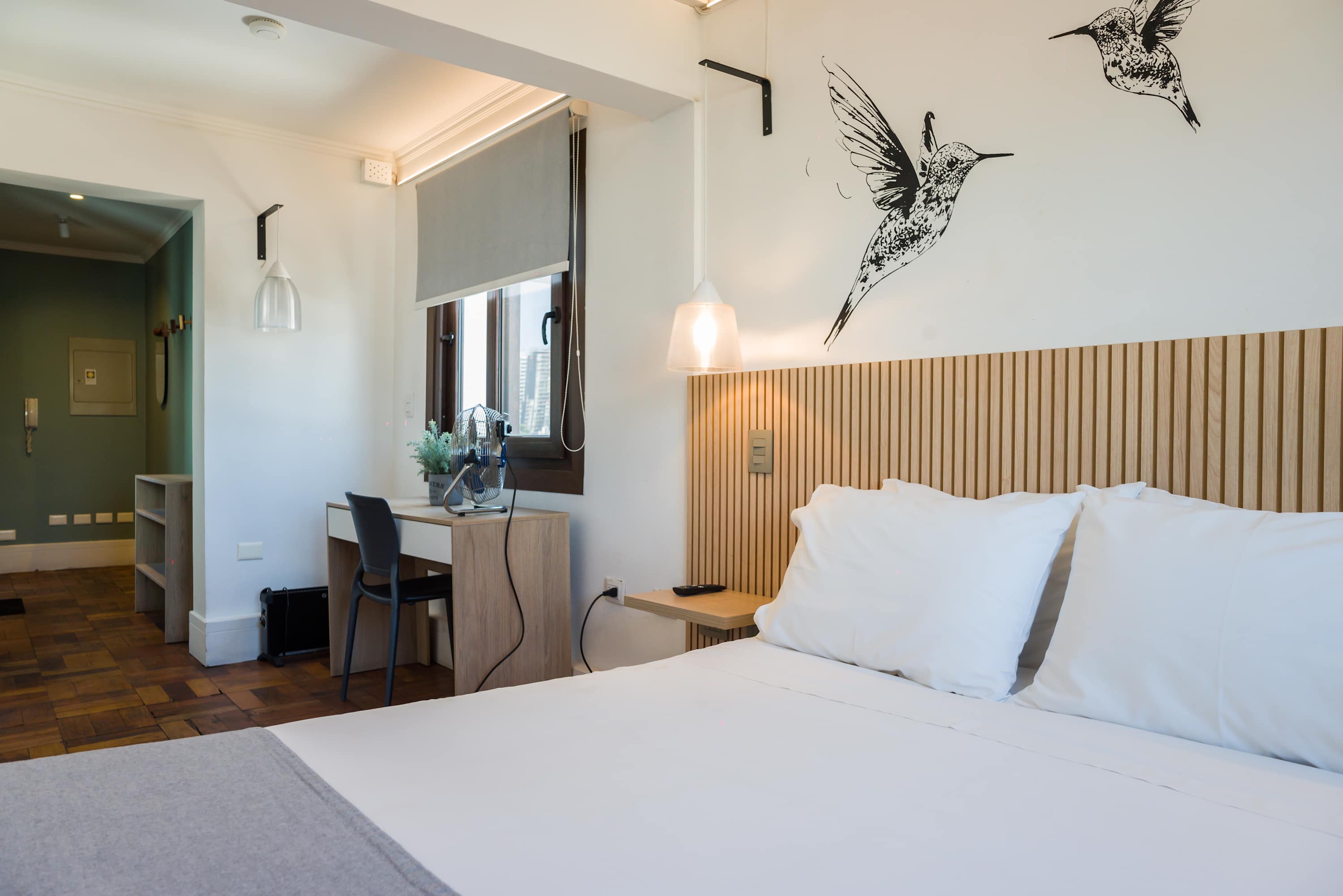 Charming studio with artistic decor and natural light, perfect for a relaxing stay in the heart of the city.