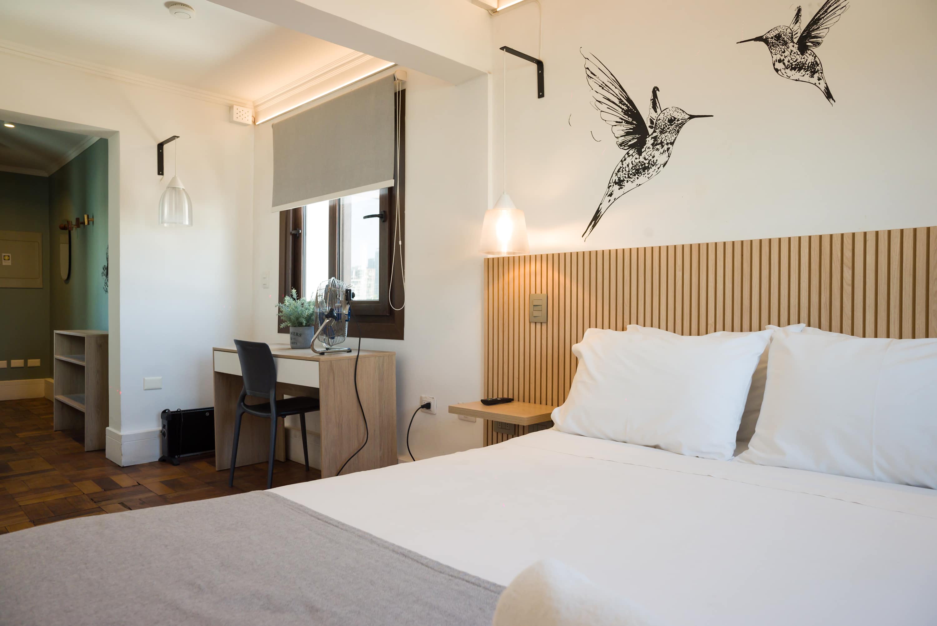 Relax in this stylish studio with artistic decor and a cozy workspace, perfect for a comfortable stay in the heart of the city.