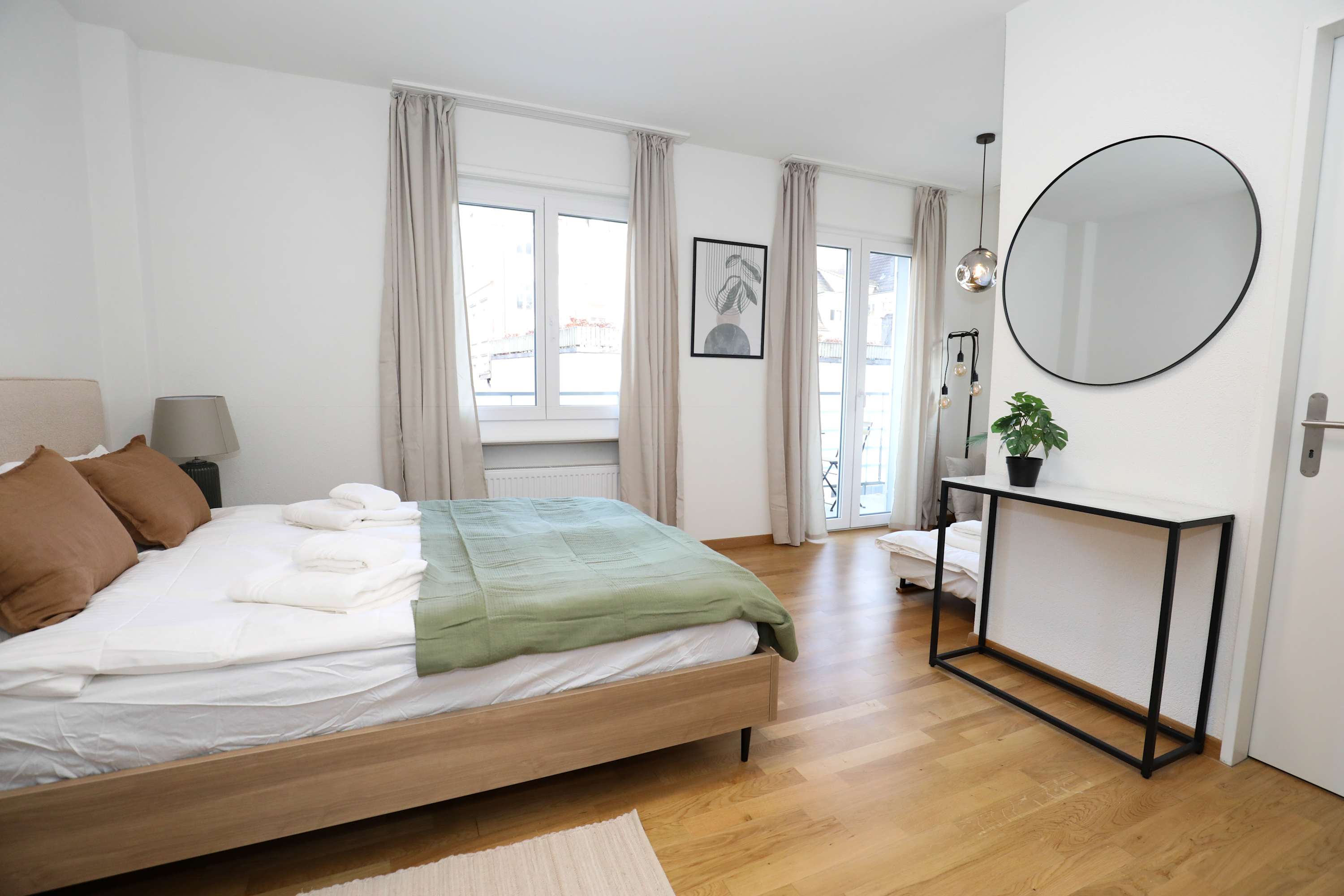 New City Center Apt, with Private Entry & Parking