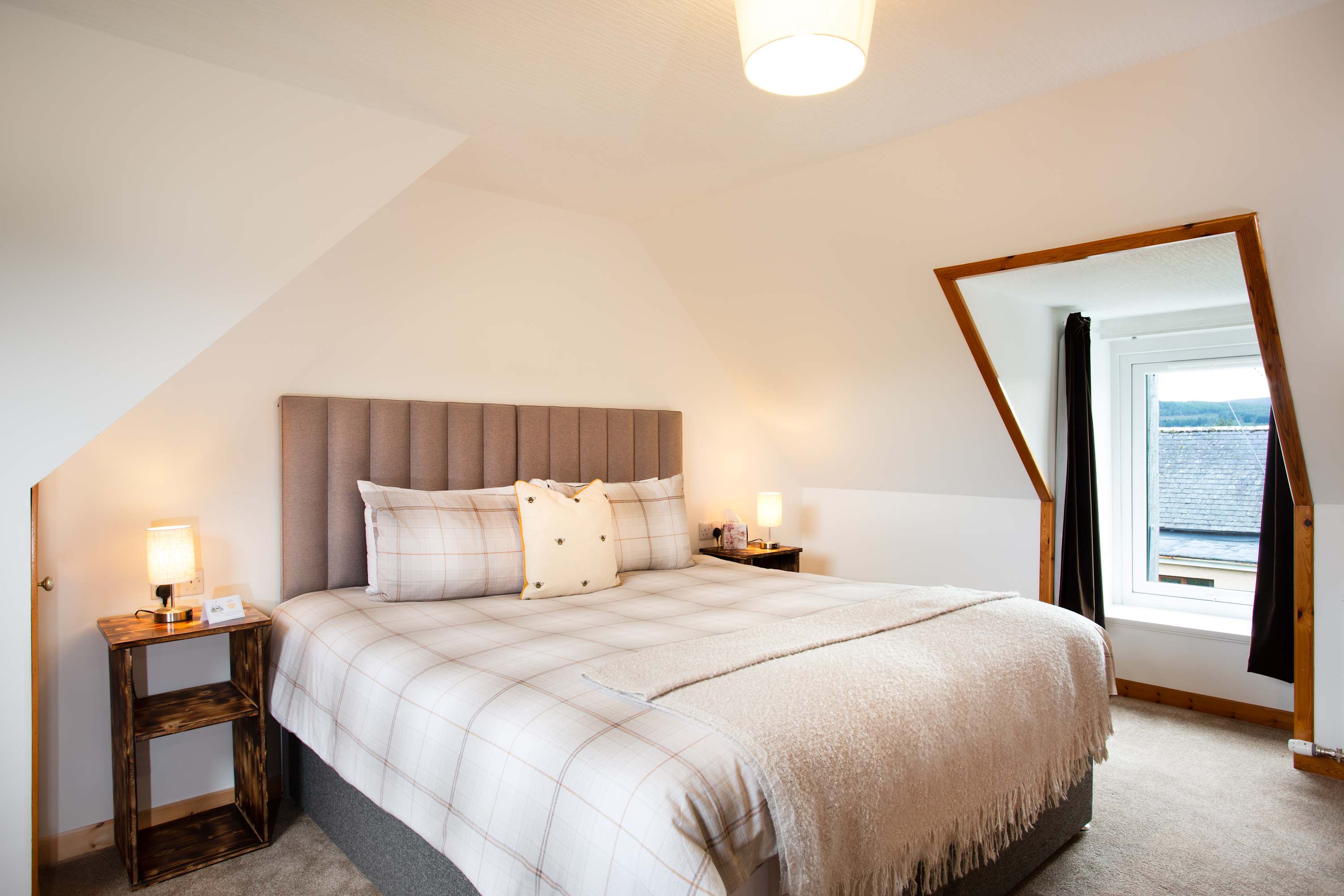 3BR Cottage w/ Garden, Free Parking for 6 Guests in 11 Dublin Cottages IV17 0YG - Property image 8 - VivreStays