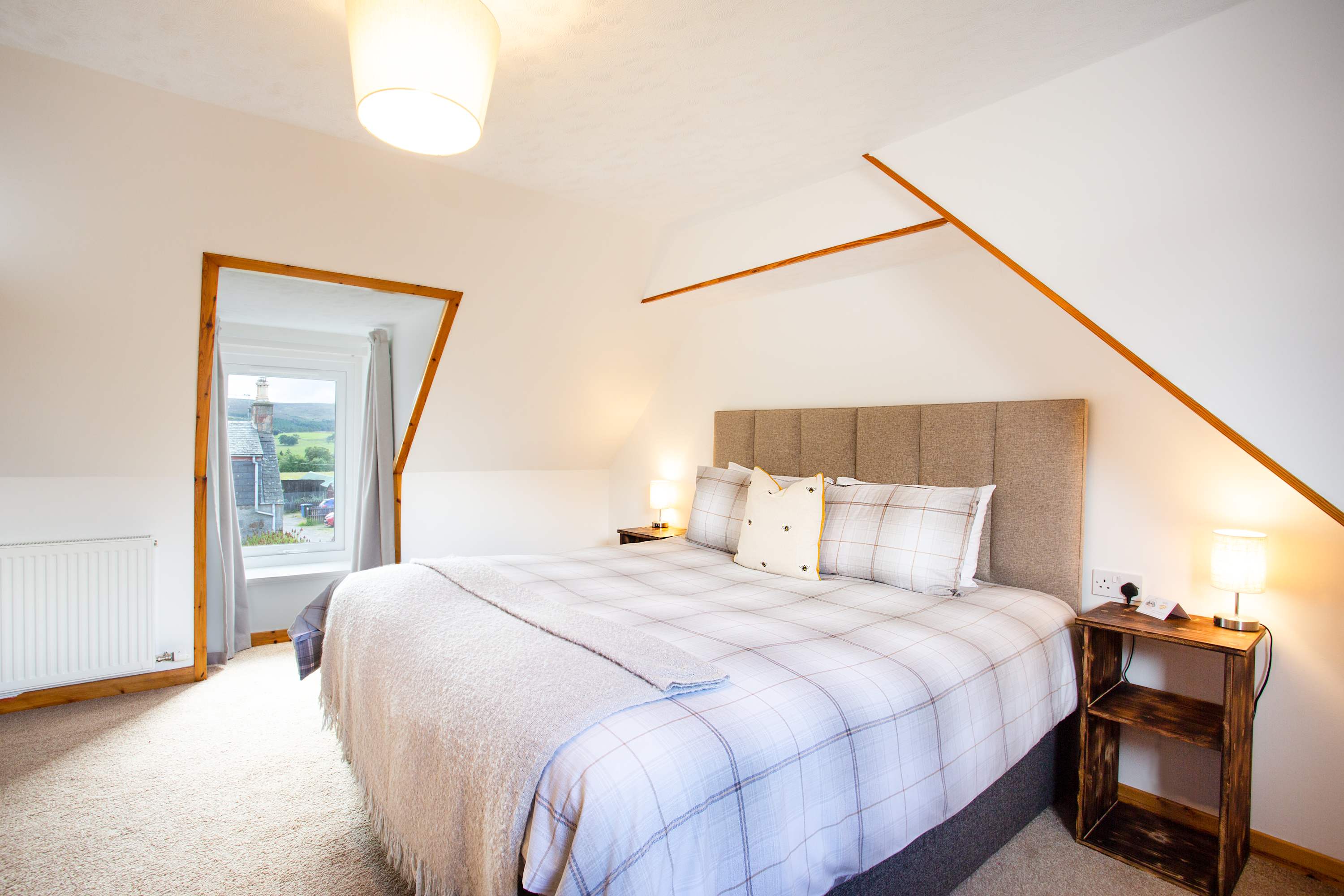 3BR Cottage w/ Garden, Free Parking for 6 Guests in 11 Dublin Cottages IV17 0YG - Property image 6 - VivreStays
