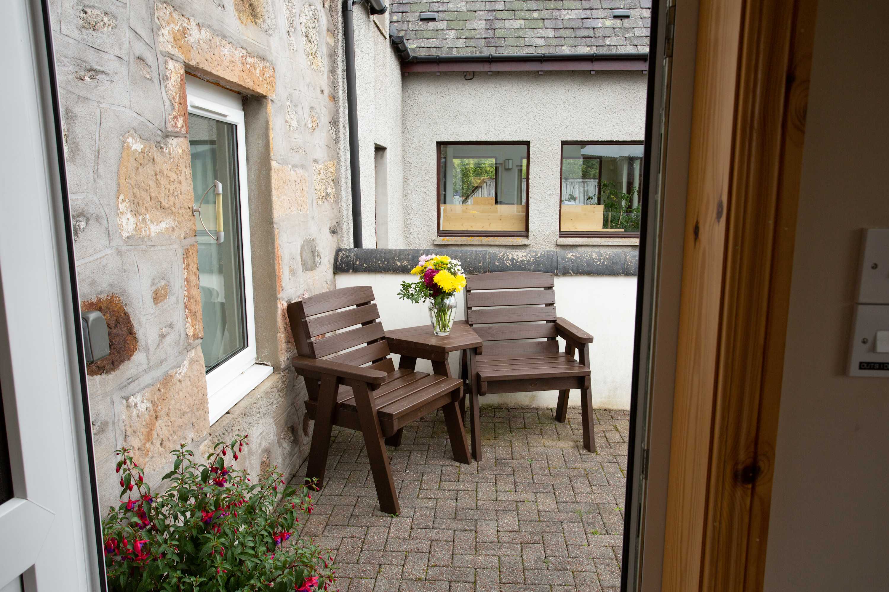 3BR Cottage w/ Garden, Free Parking for 6 Guests in 11 Dublin Cottages IV17 0YG - Property image 23 - VivreStays