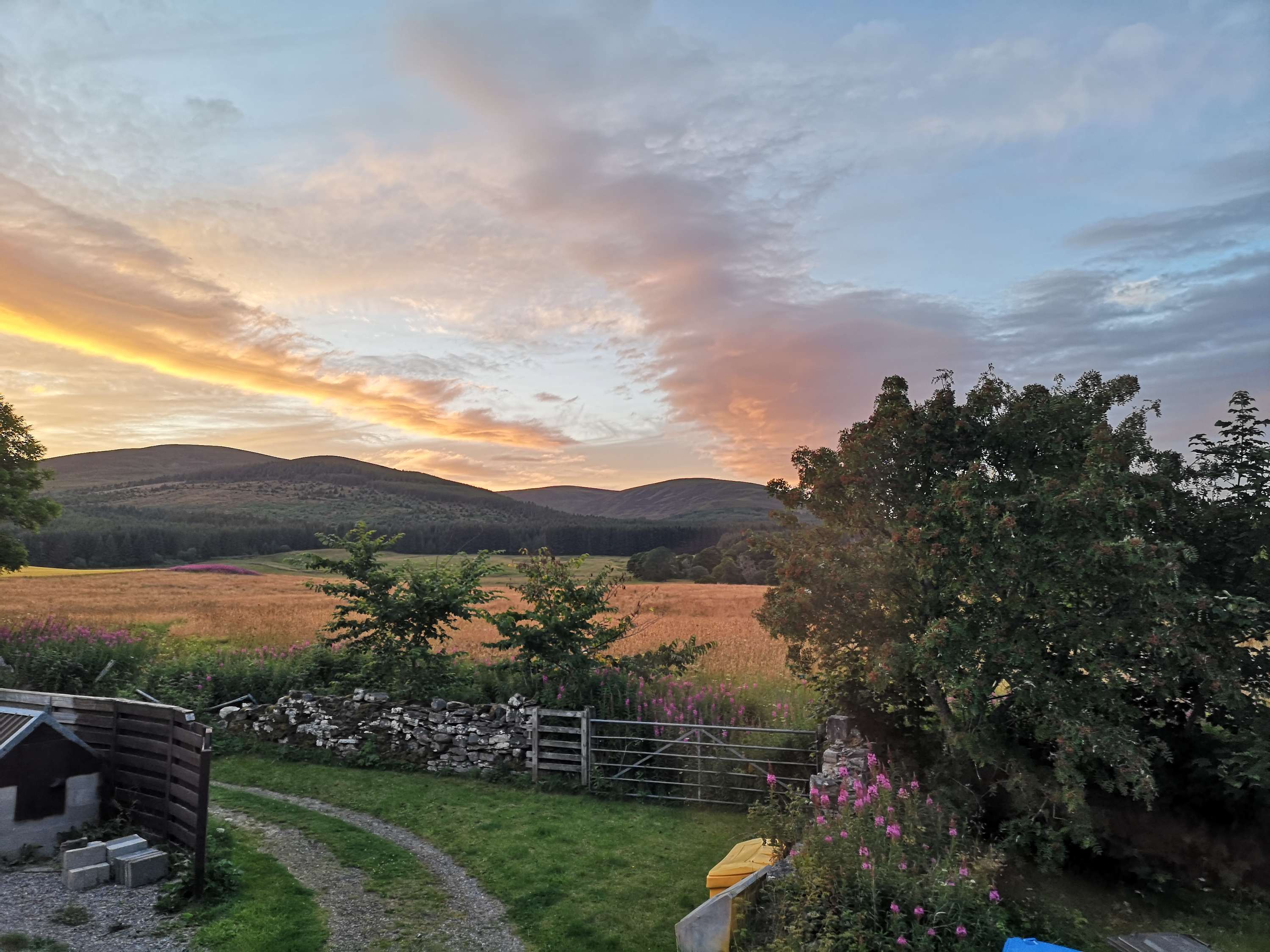 3BR Cottage w/ Garden, Free Parking for 6 Guests in 11 Dublin Cottages IV17 0YG - Property image 30 - VivreStays