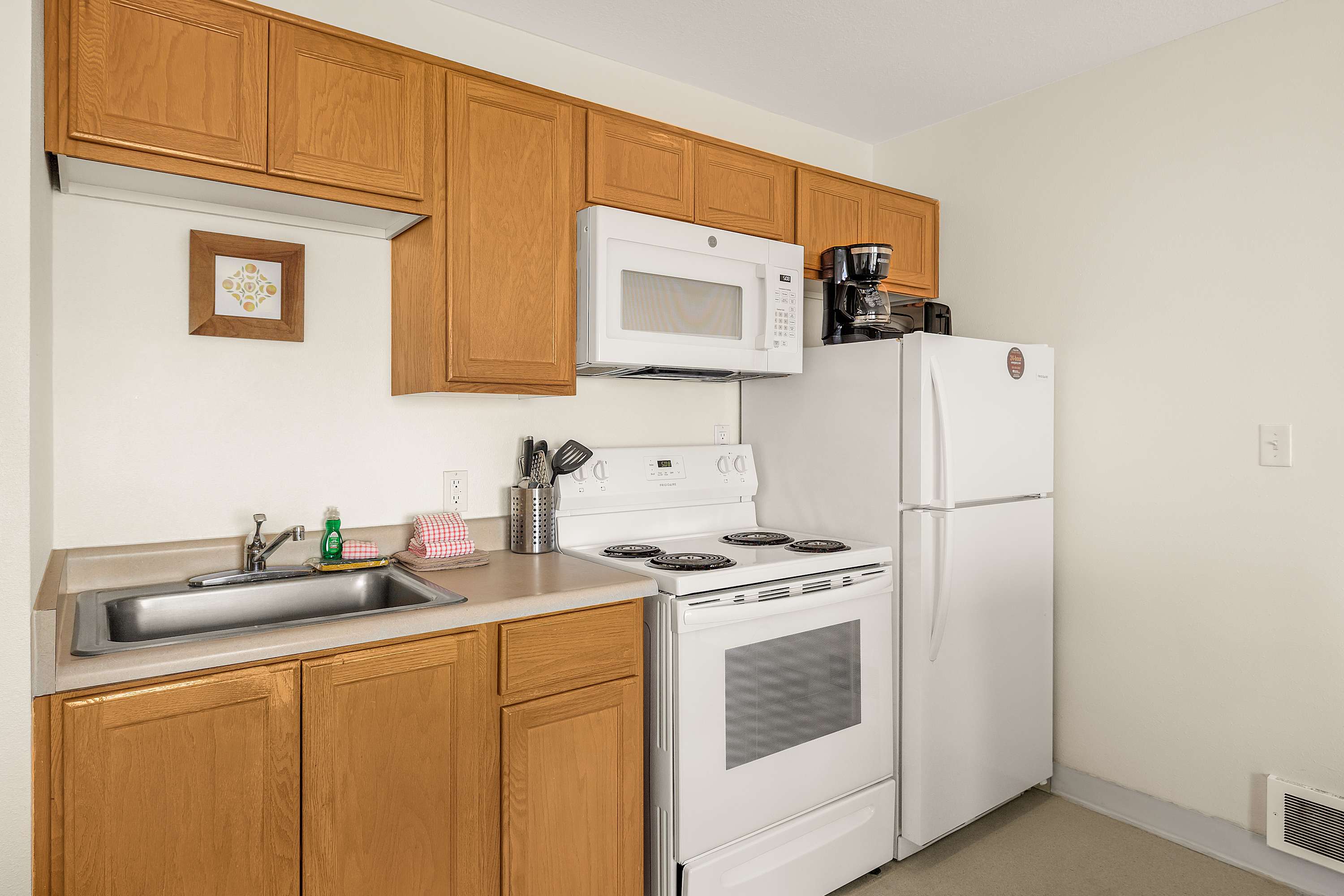 Oceanfront Condo - Beach Access - Pool & Hot Tub! 2