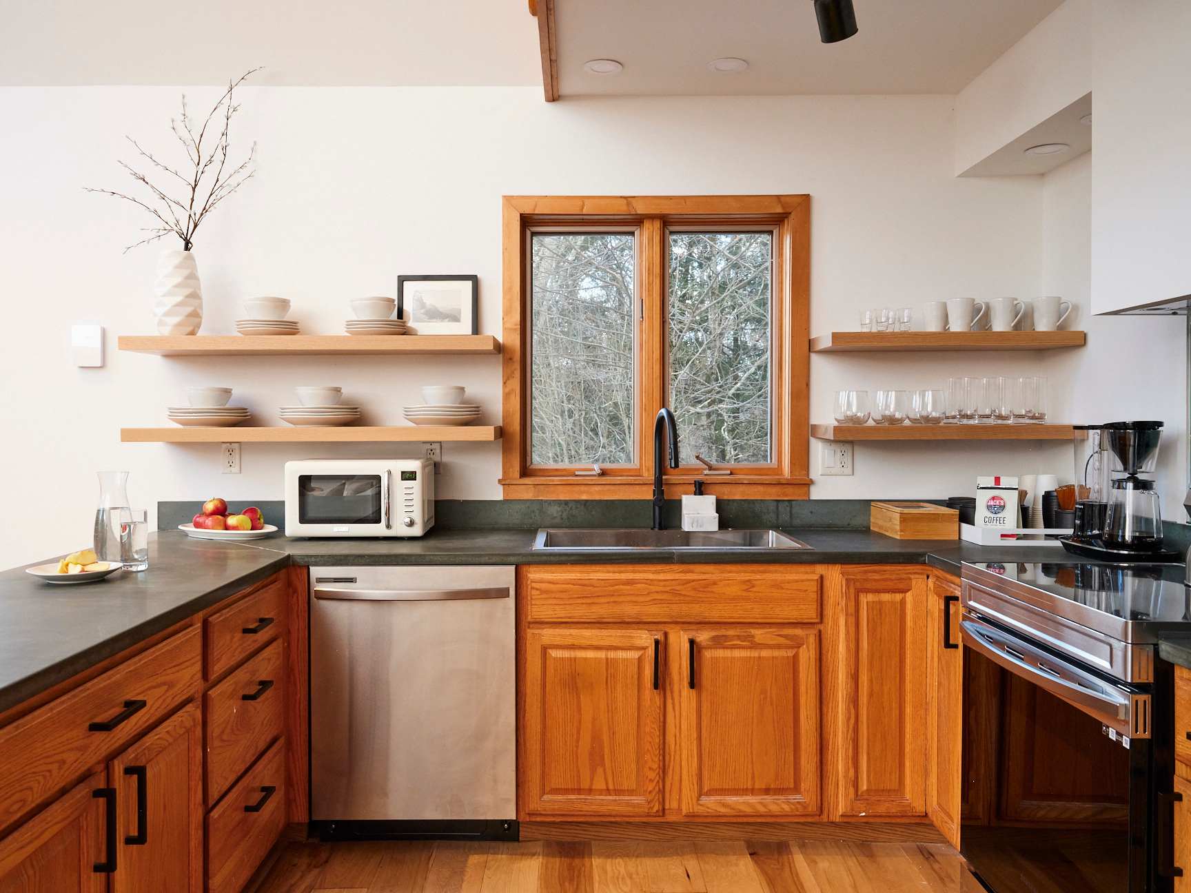 3BR Chalet: Deck, Fire Pit, Gazebo, Forest Views