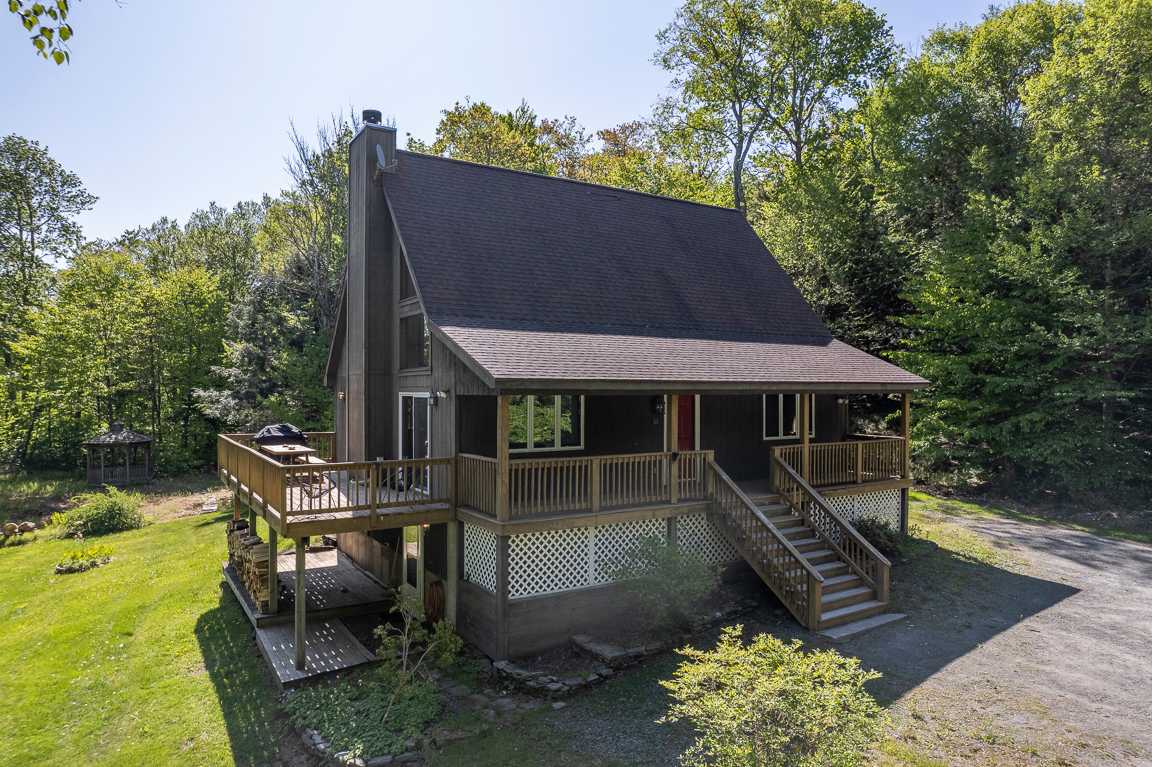3BR Chalet: Deck, Fire Pit, Gazebo, Forest Views