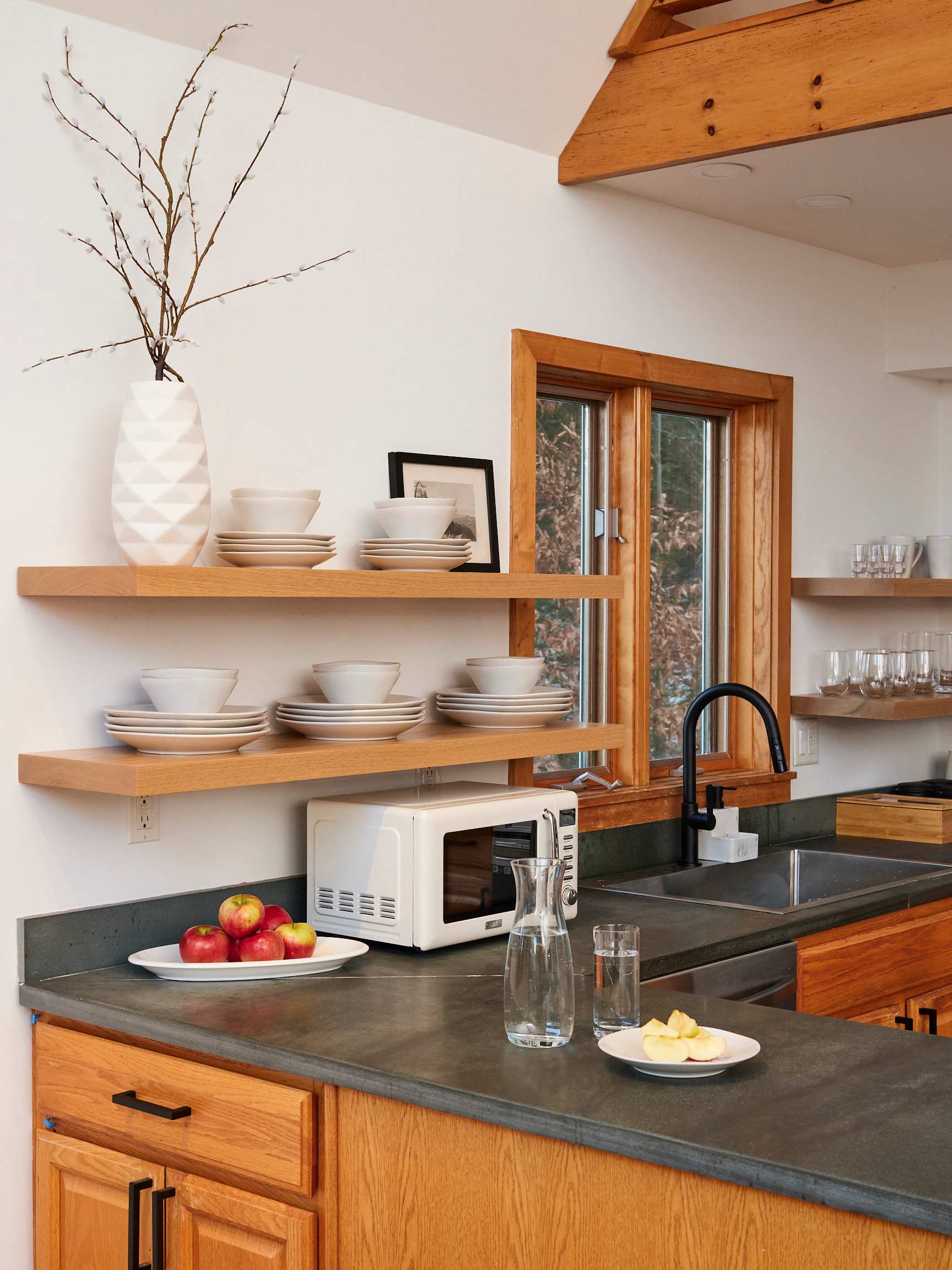 2BR Chalet: Deck, Fireplace, Loft, Forest Views