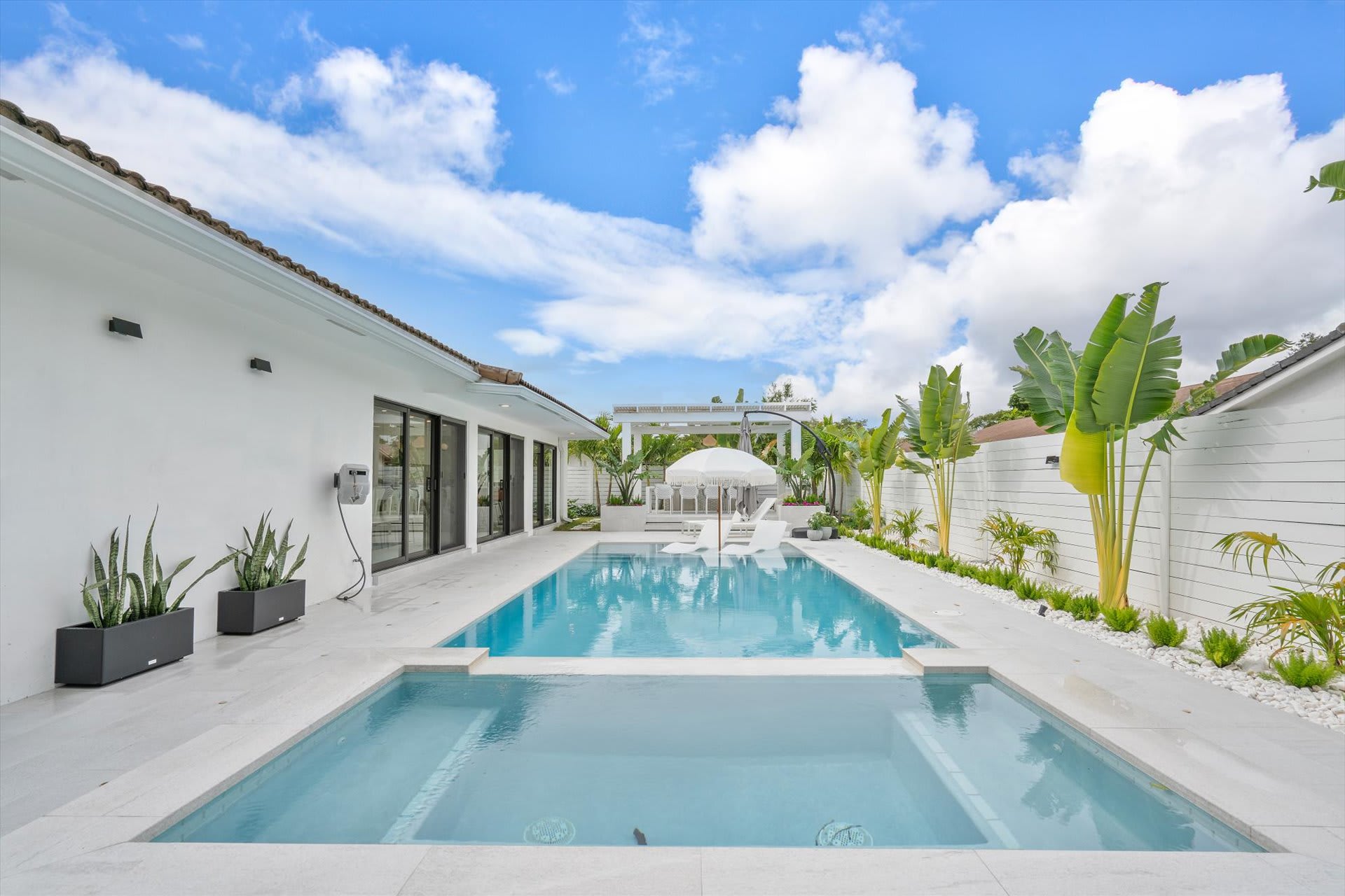 Chic Miami Luxe Villa - with Pool & Outdoor Oasis 