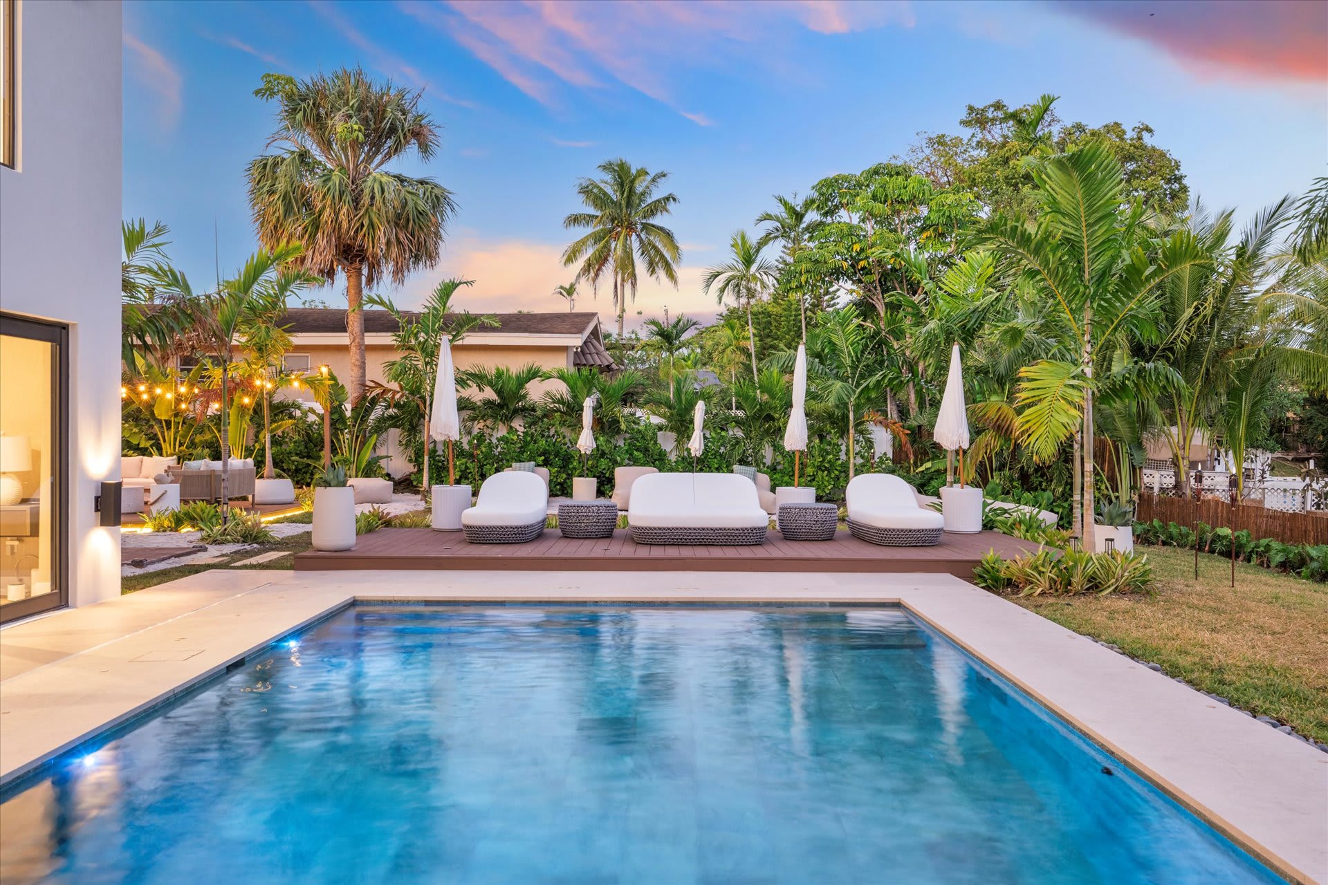 Luxe Miami Lakefront Mansion - 9BR w Pool & Garden — Miami, FL — vacation rental