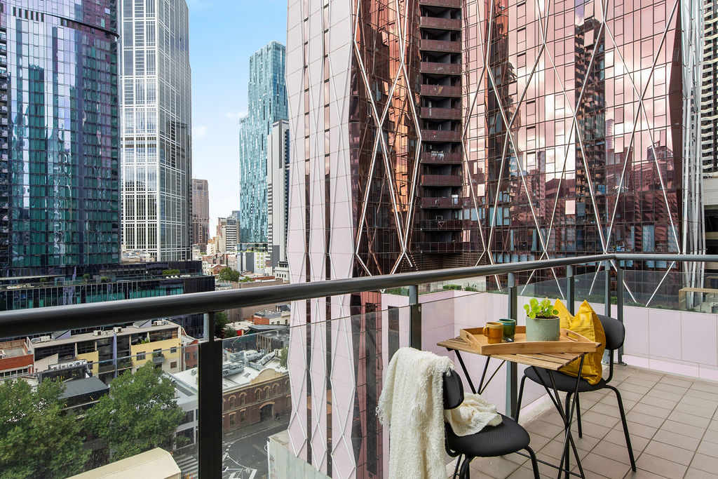 Stylish 2BR City Loft, Walk to Melbourne Central — Melbourne, VIC — vacation rental