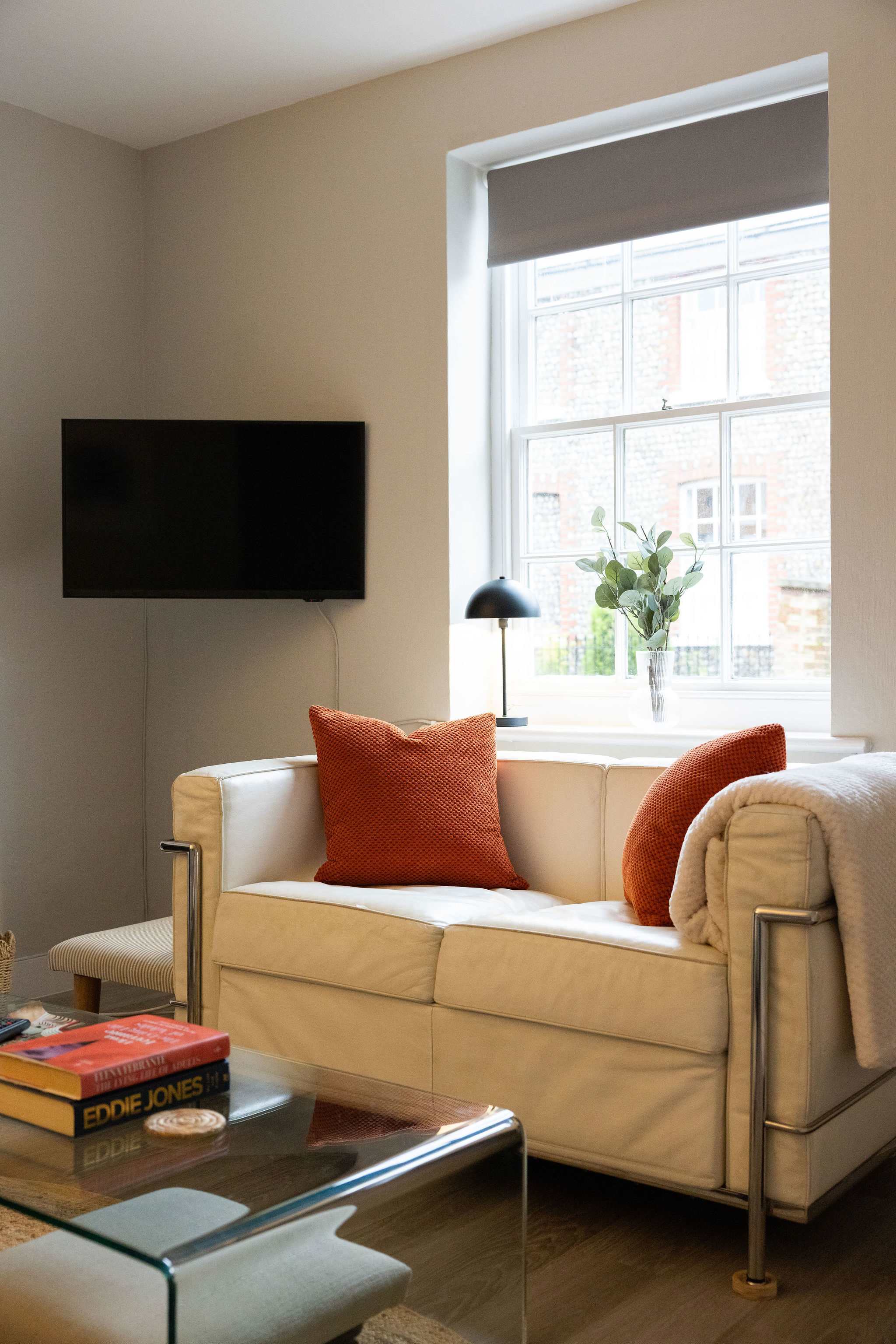 Enjoy your favourite tv shows or films on the smart tv.