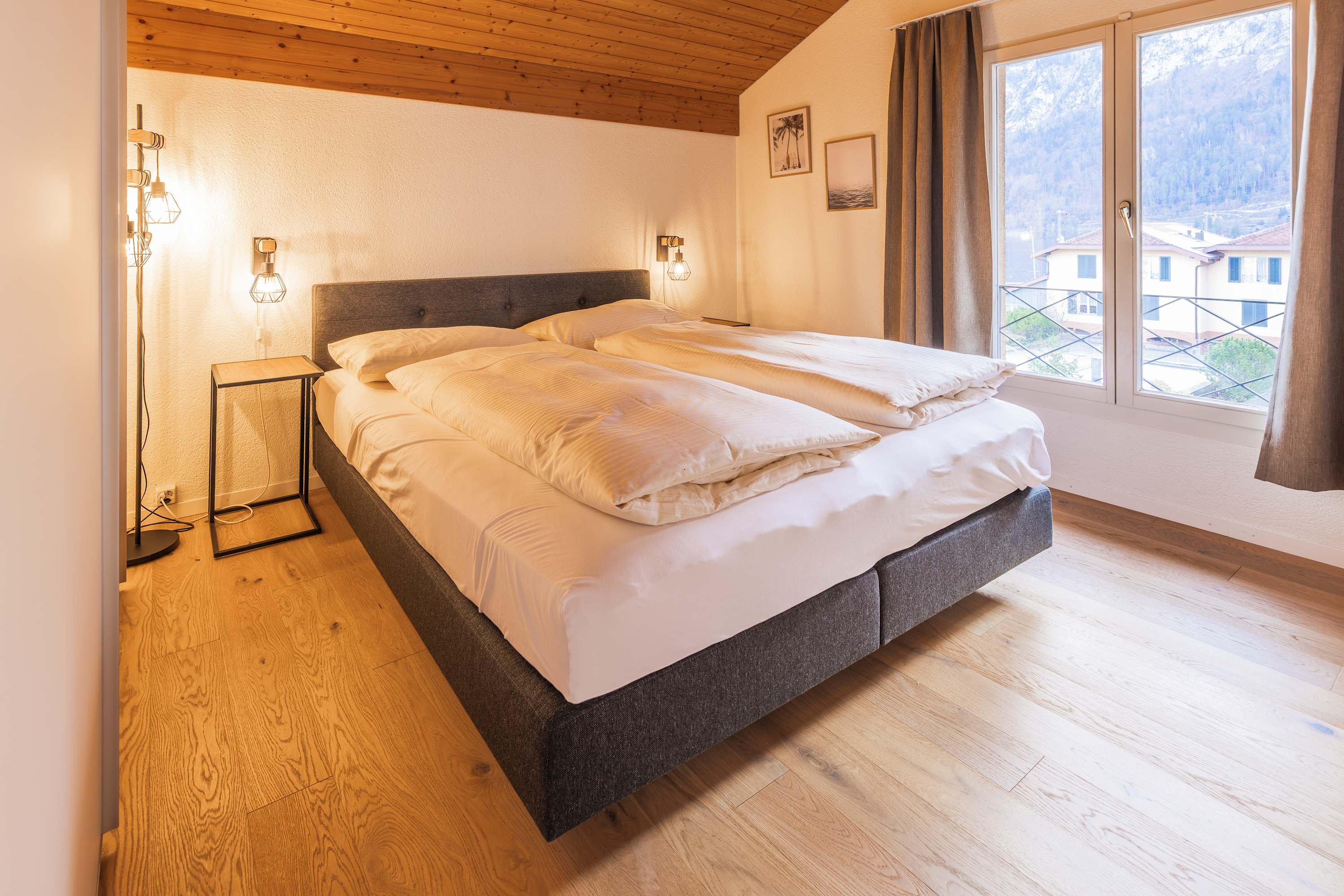 Surfers Lodge | Lake View & Pool