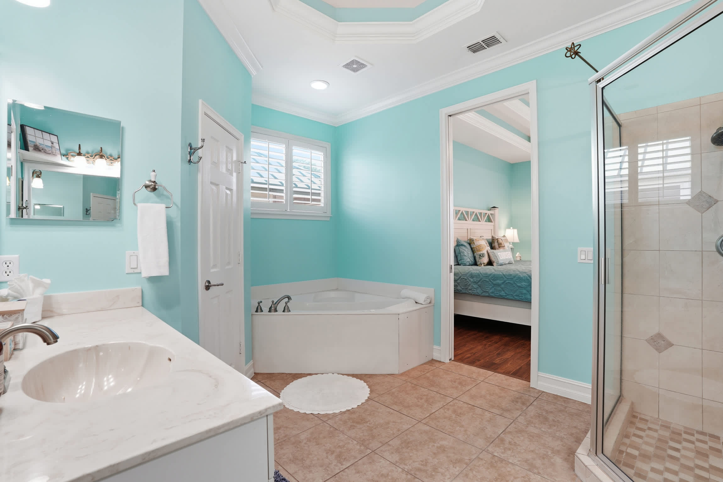 Floor 2 En Suite Bathroom (#1)