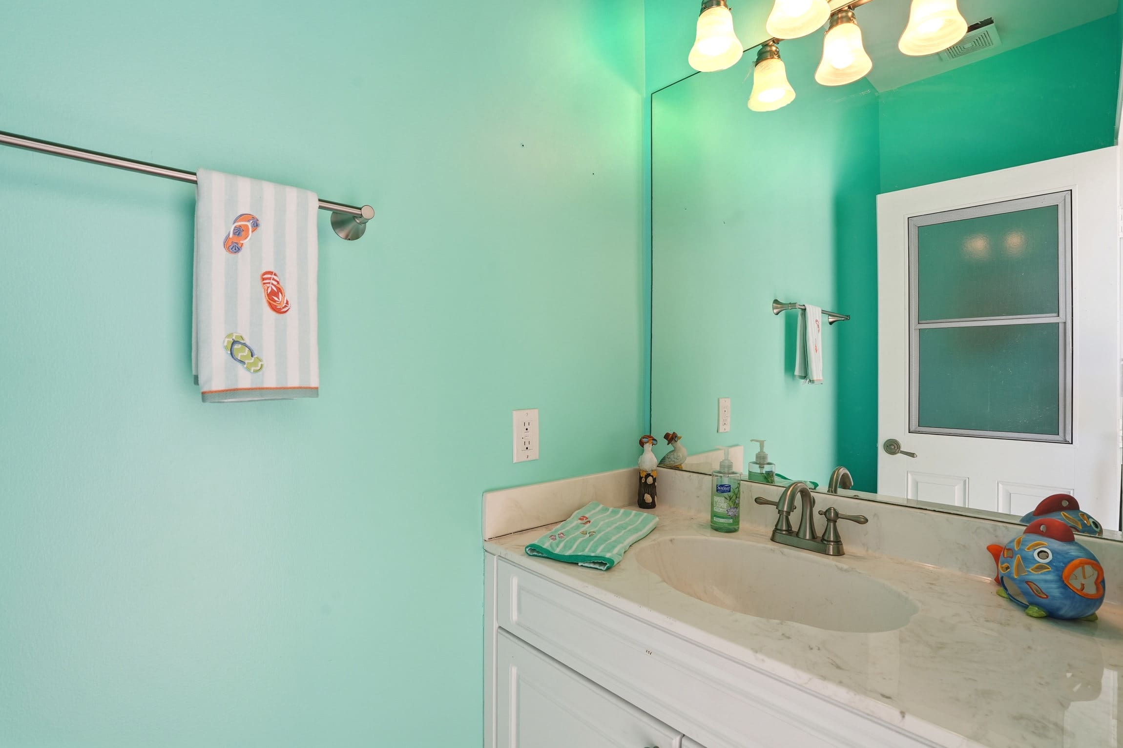 Pool Bath (Half Bathroom) Access Only From Lanai