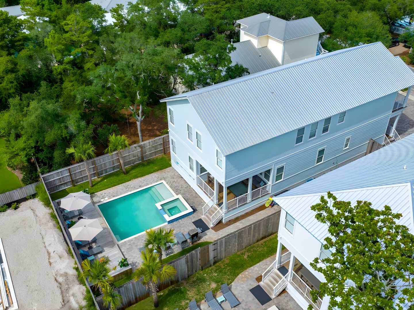 Enchanting Oasis: Private Pool, Spa, Gated Beach Access, Bikes