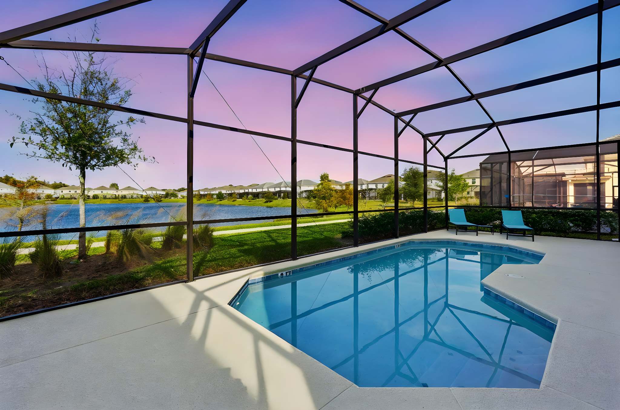 Bella Vida Poolside Family Escape